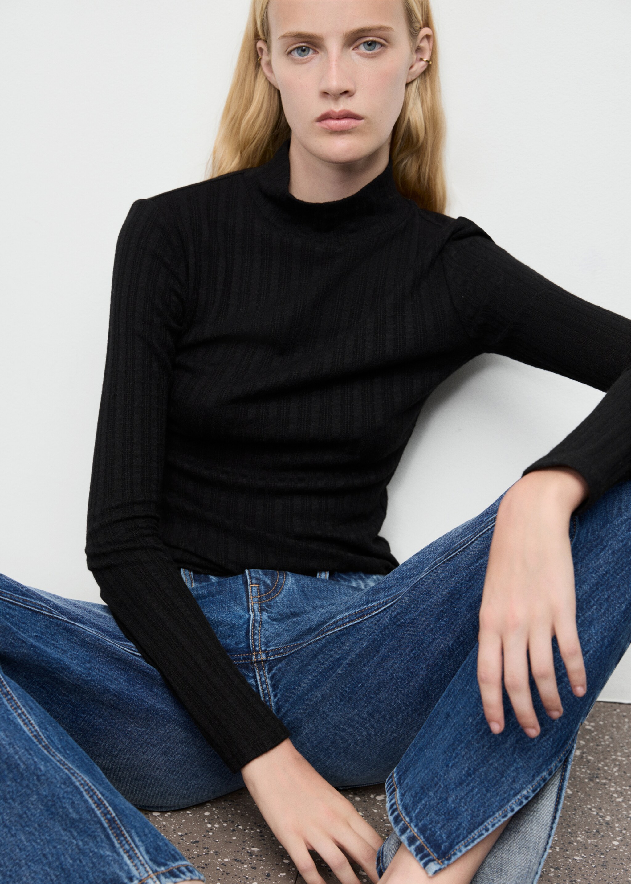Ribbed high neck t-shirt - Details of the article 6, Black. Ref: 87030614-00.