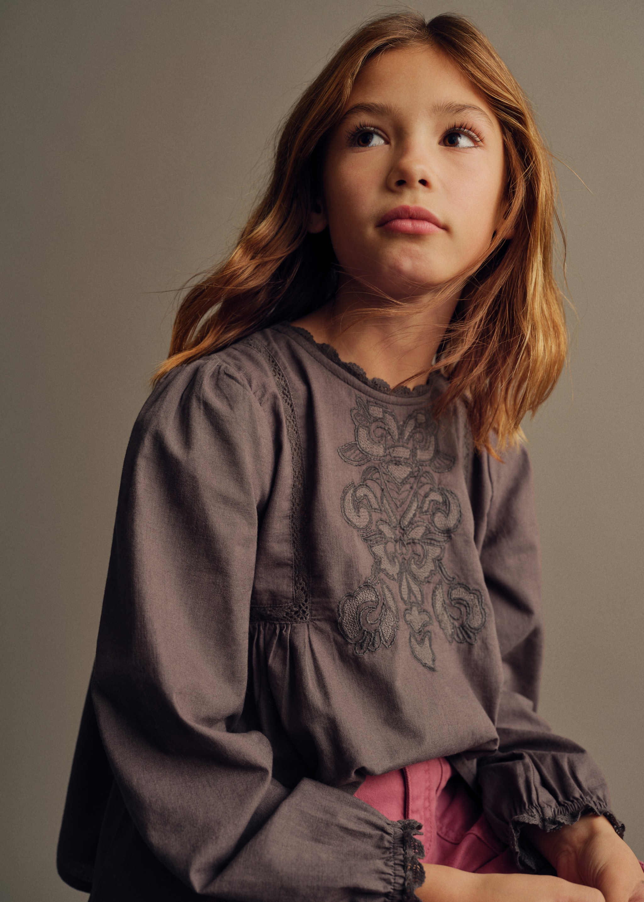 Blusa pormenores bordados - Plano médio