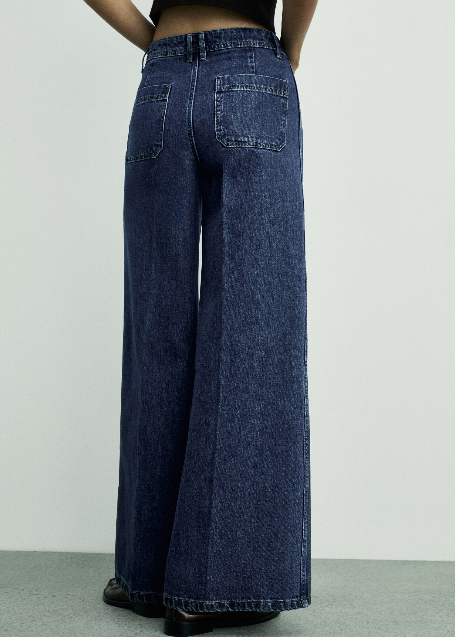 Wide-leg jeans with pockets - Details of the article 6