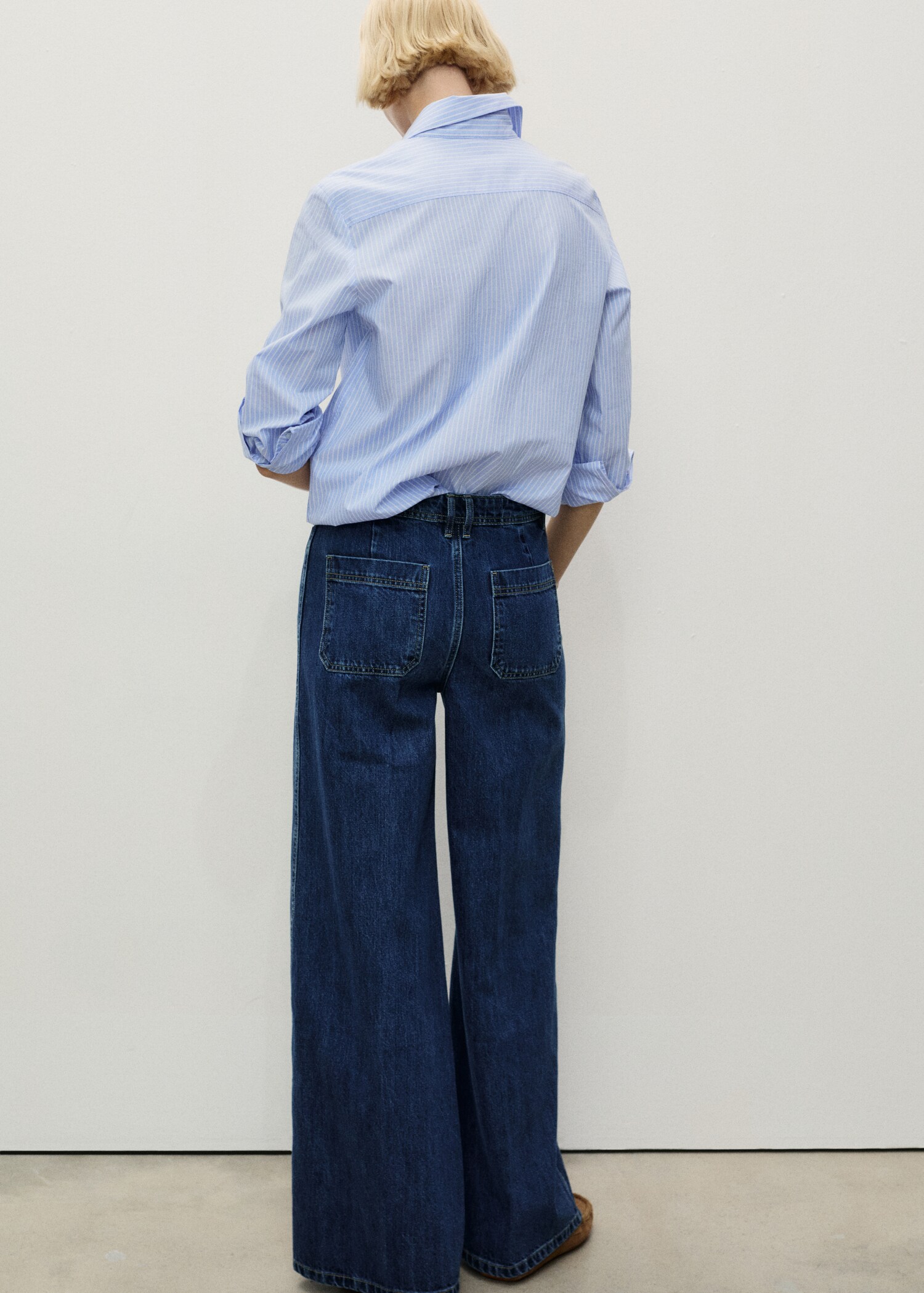 Wide-leg jeans with pockets - Reverse of the article