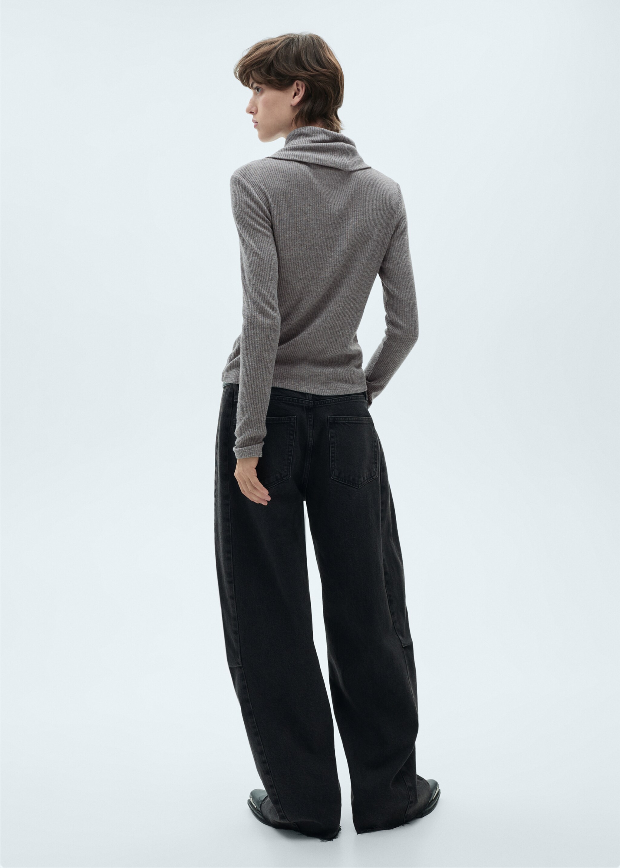 Turtle neck ribbed t-shirt - Reverse of the article