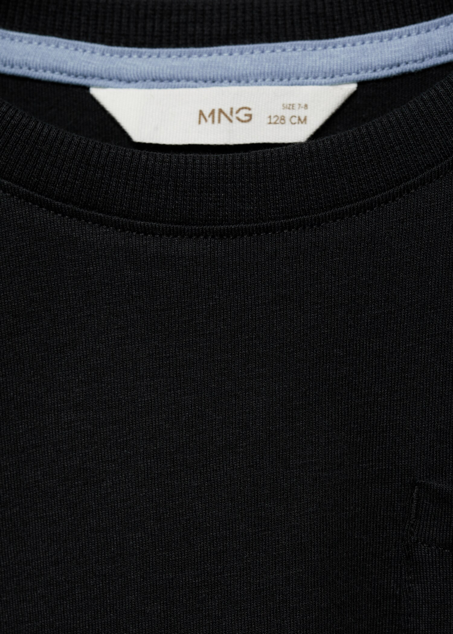 Tricou simplu - Detaliu al articolului 8