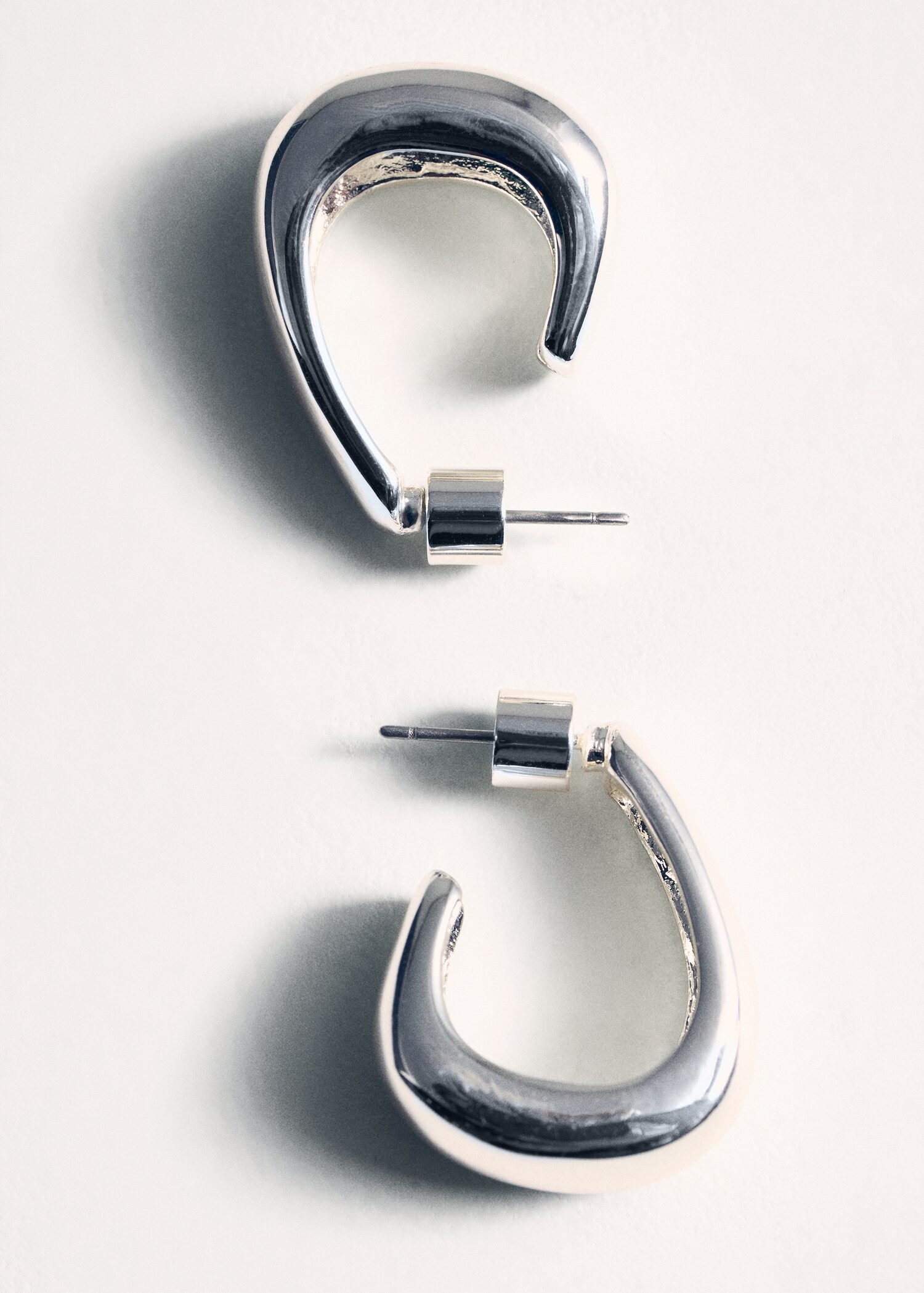 Twisted hoop earrings - Details of the article 5