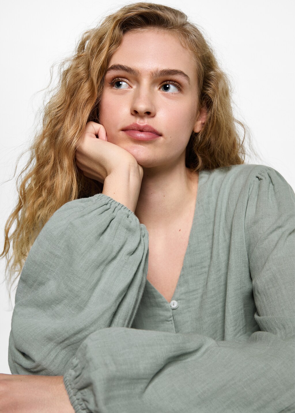 Puffed sleeves blouse