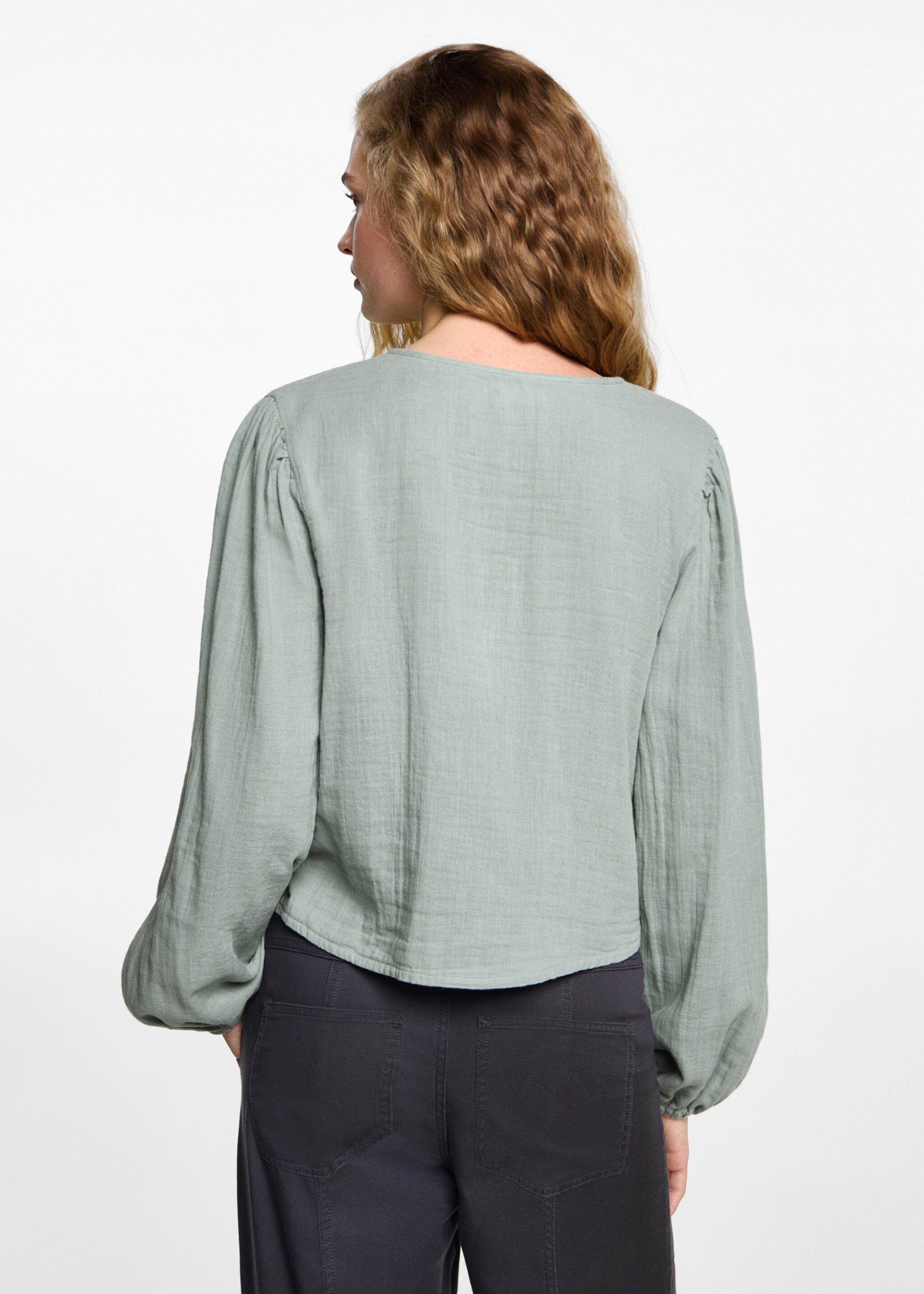 Puffed sleeves blouse - Reverse of the article