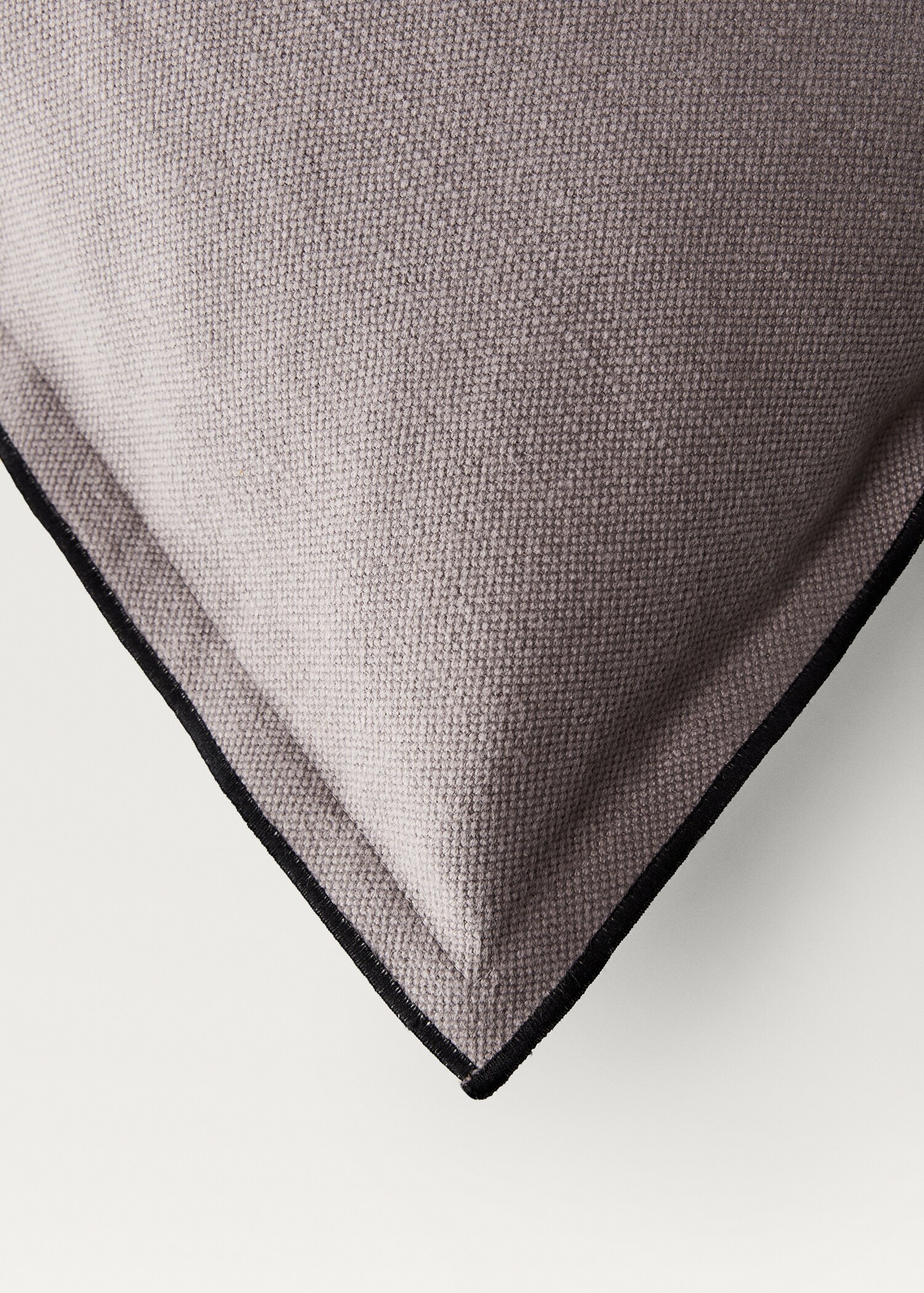 Kuddfodral i bomull och linne med overlocksdetalj med flik 40x60cm - Detaljer om artikeln 1
