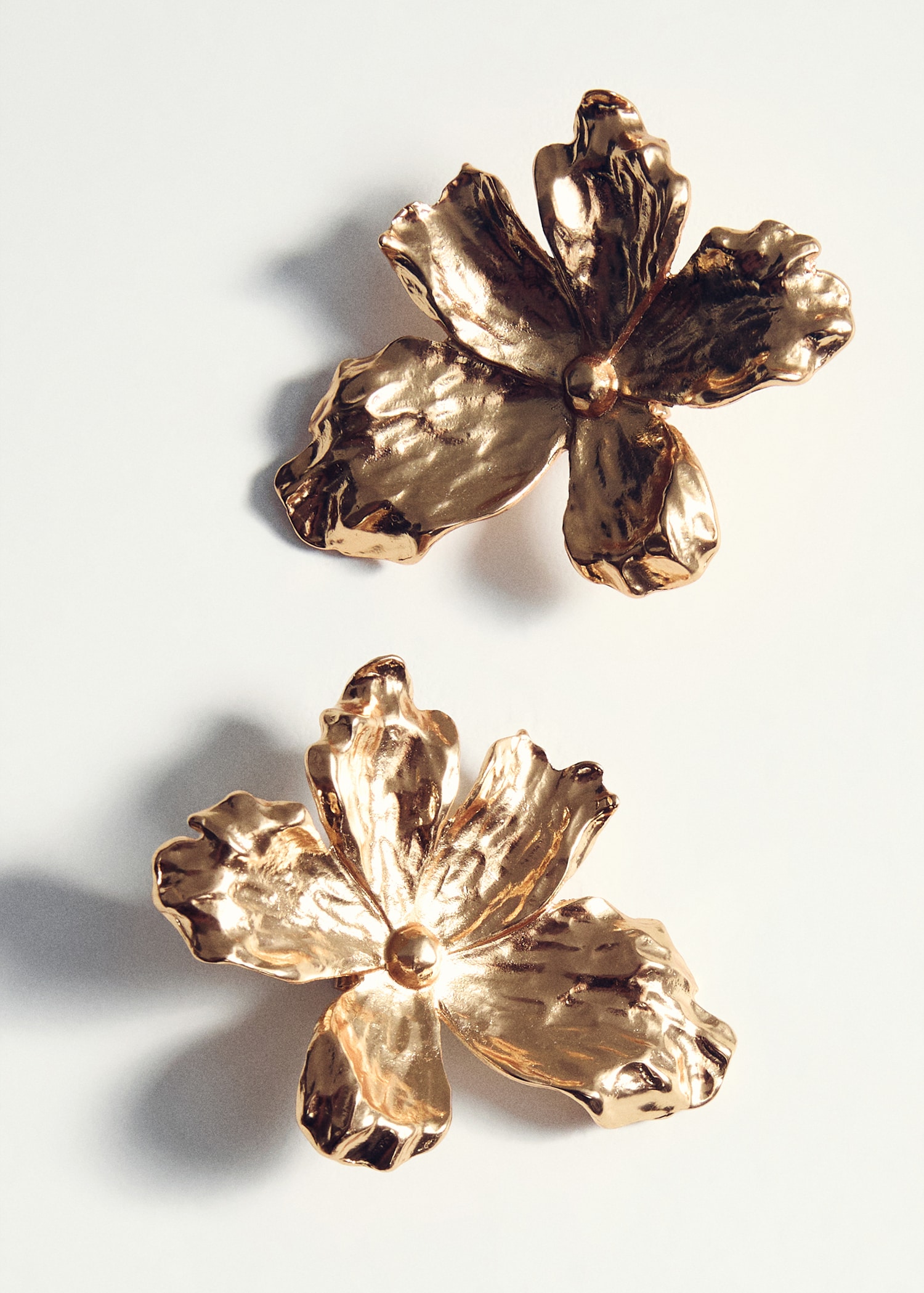 Boucles d'oreilles fleurs texturées - Détail de l'article 5