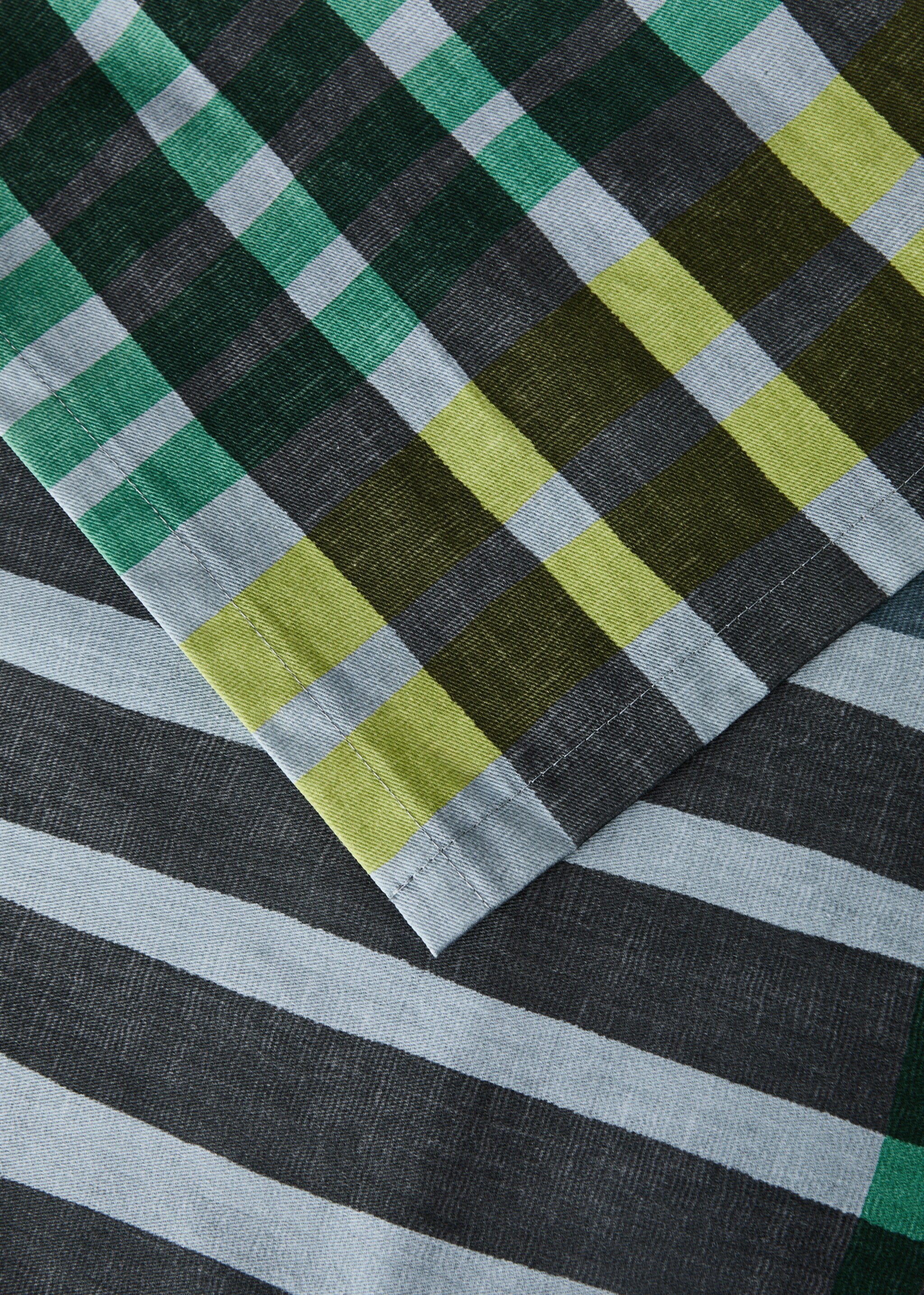 Multi-coloured printed cotton tablecloth for 6 to 8 diners - Details of the article 1