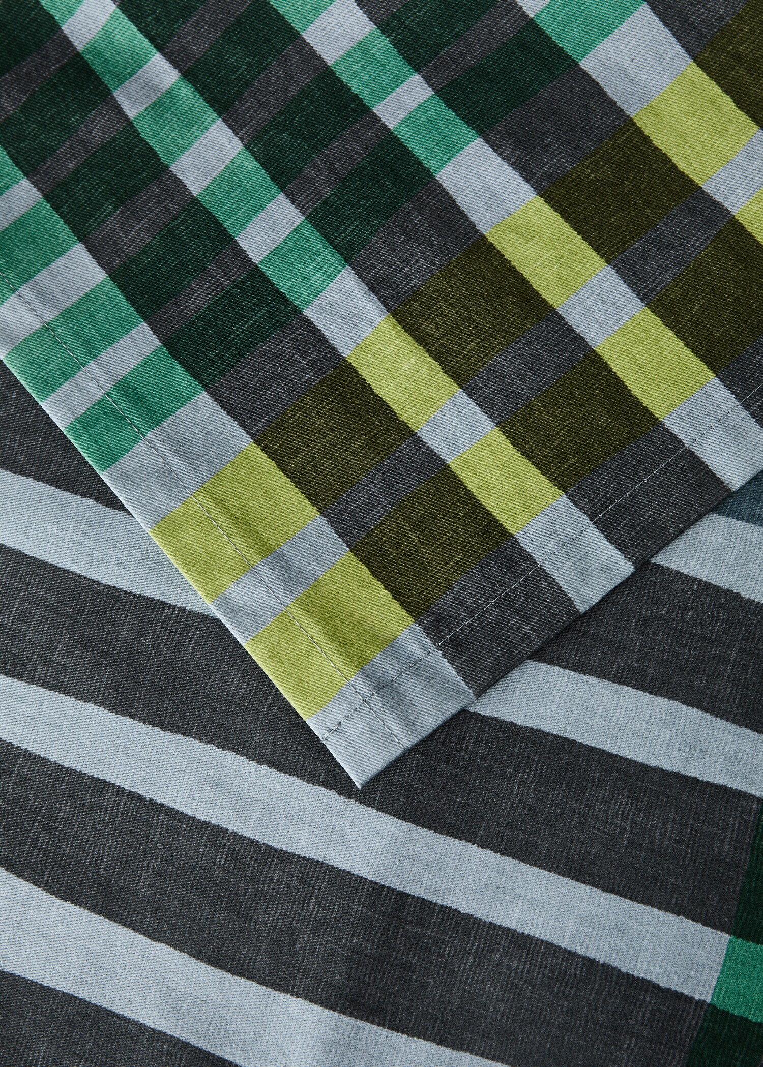 Multi-colored printed cotton tablecloth for 6 to 8 diners - Details of the article 1