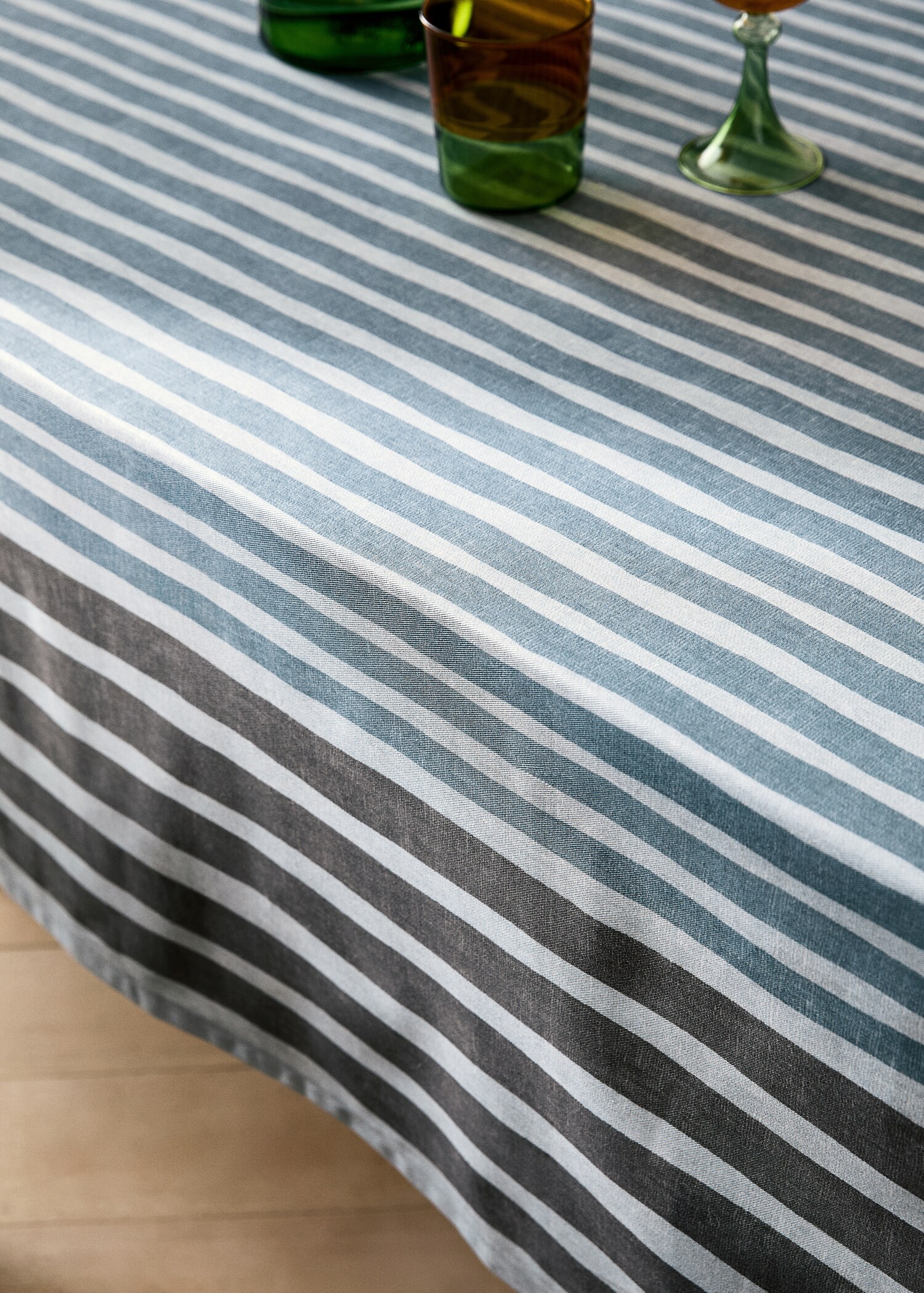 Multi-colored printed cotton tablecloth for 6 to 8 diners - Details of the article 7