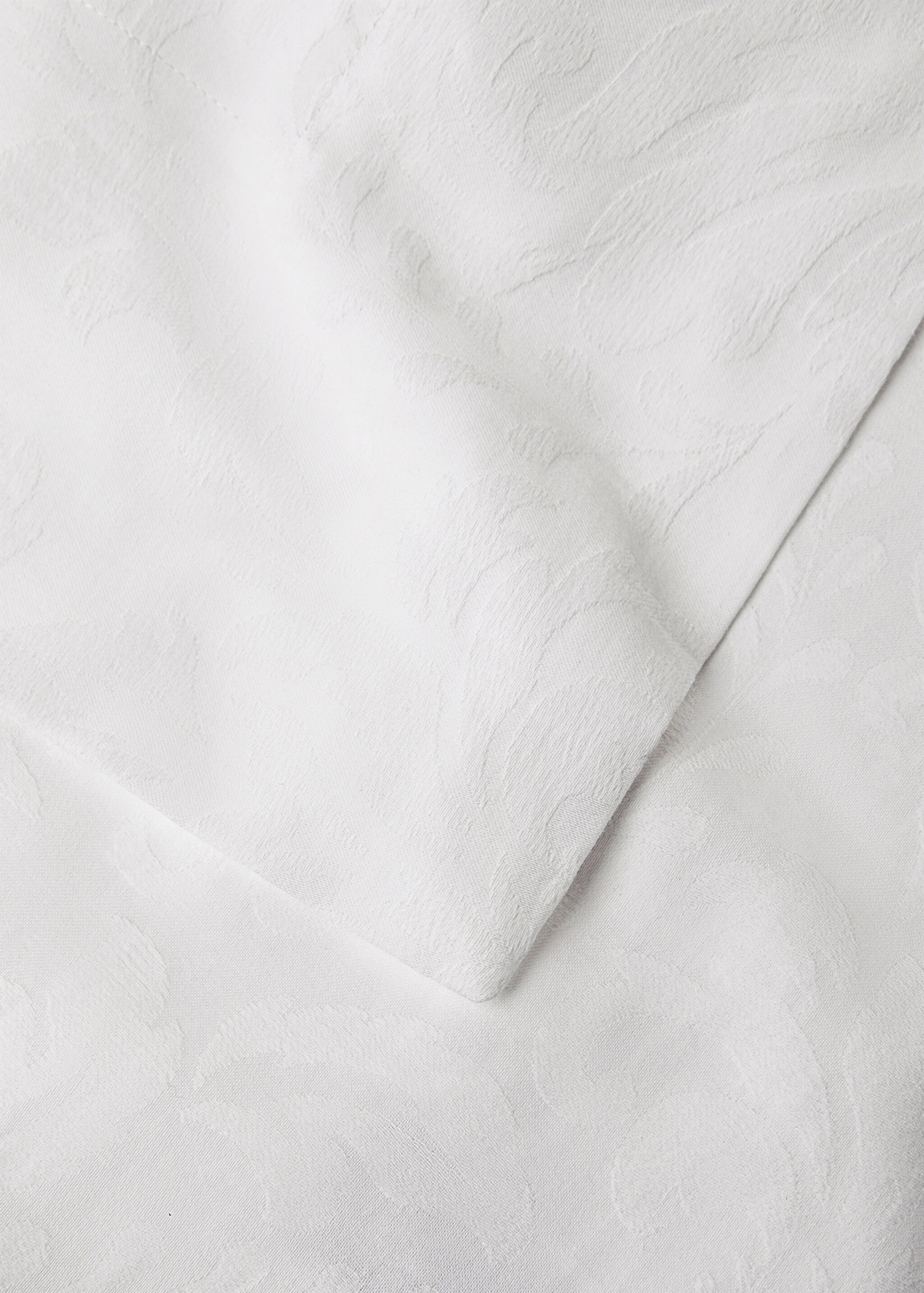 Floral jacquard cotton tablecloth for 6 to 8 diners - Details of the article 1