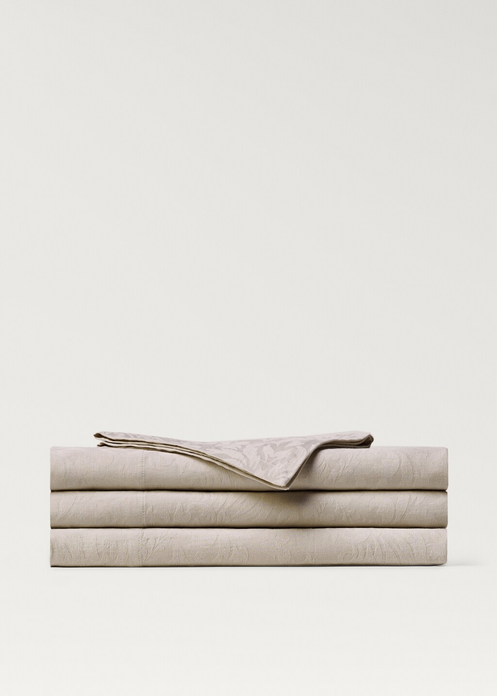 Floral jacquard cotton tablecloth for 6 to 8 diners