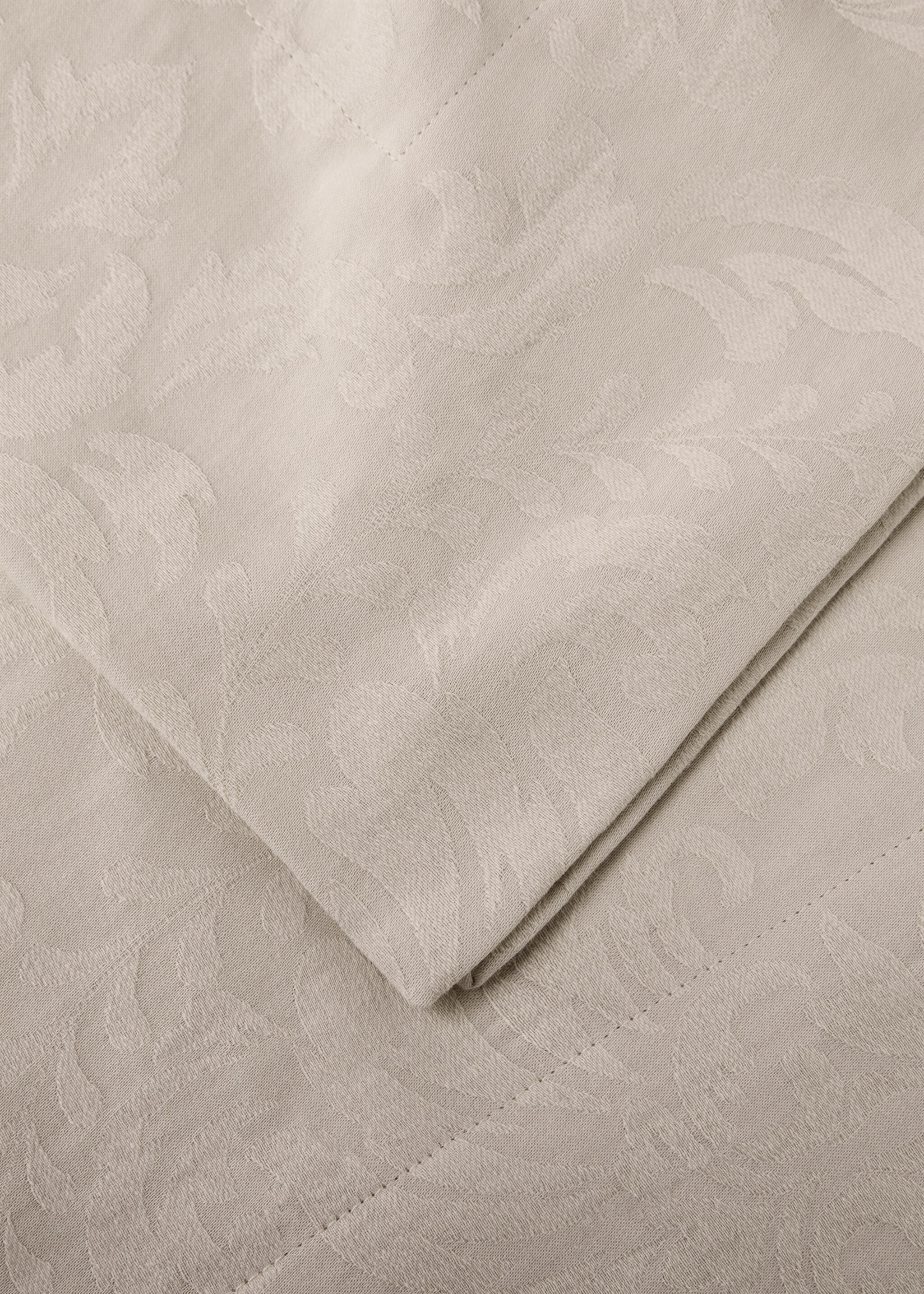 Floral jacquard cotton tablecloth for 6 to 8 diners - Details of the article 1