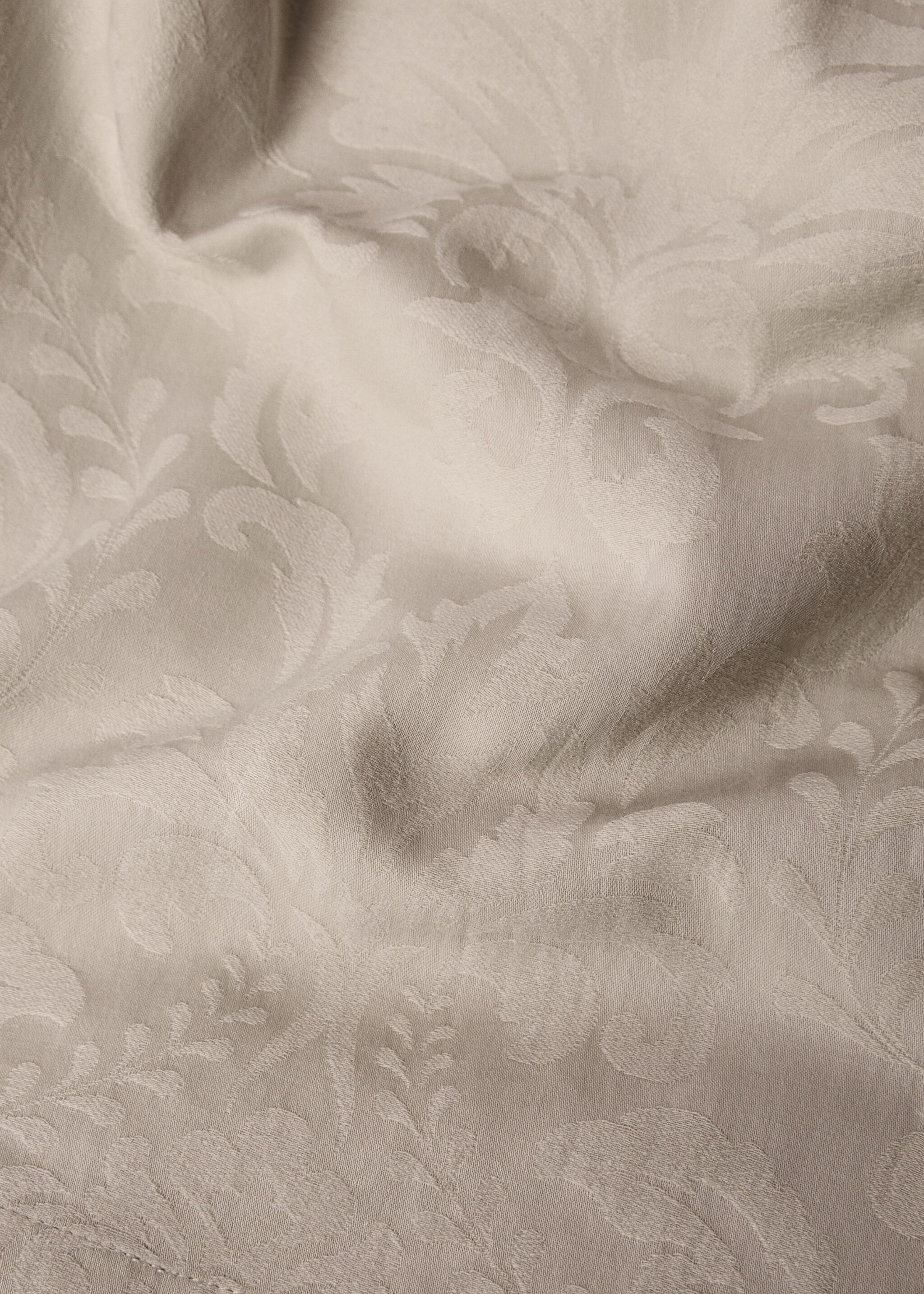 Floral jacquard cotton tablecloth for 6 to 8 diners - Details of the article 2