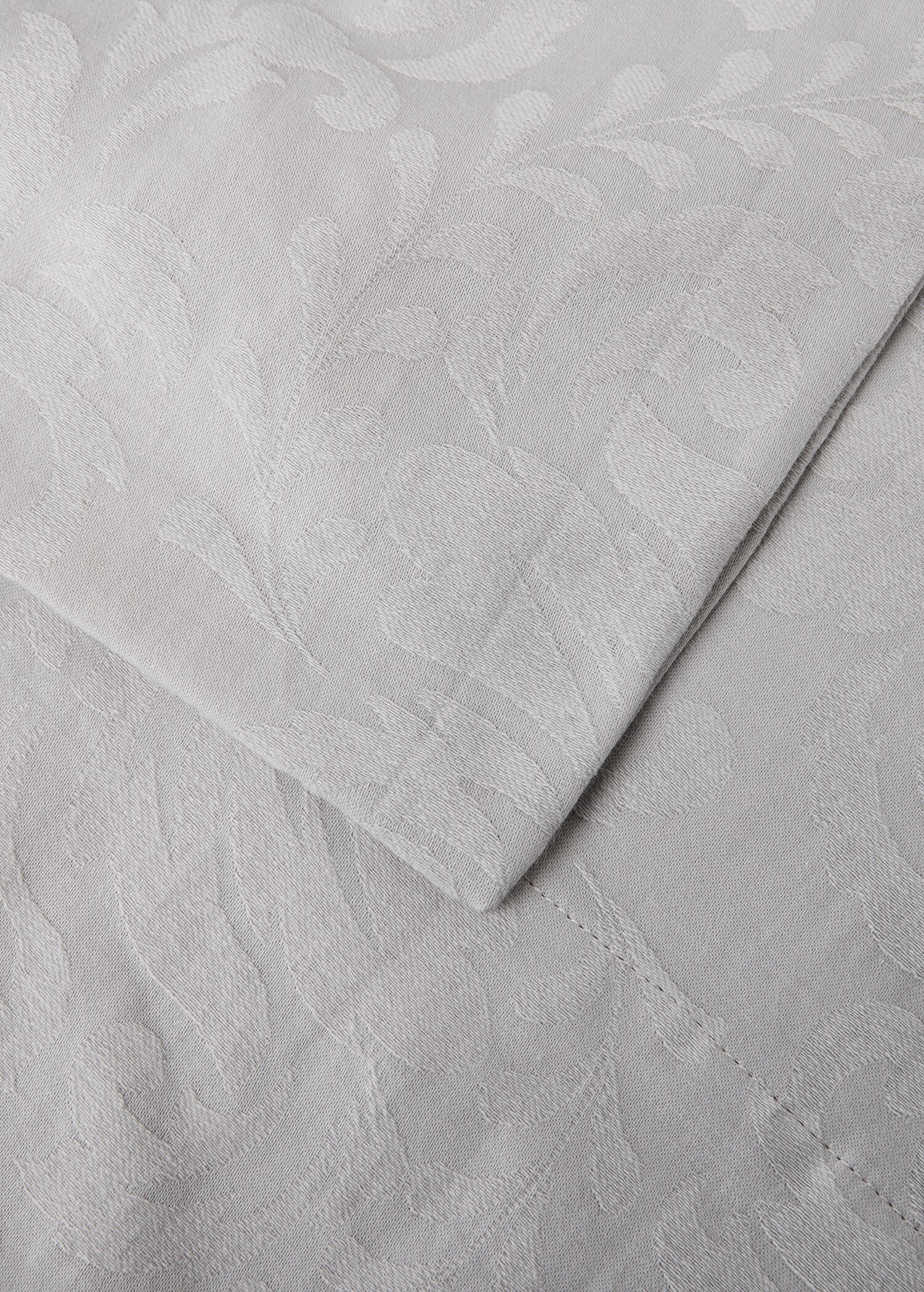 Floral jacquard cotton tablecloth for 6 to 8 diners - Details of the article 1