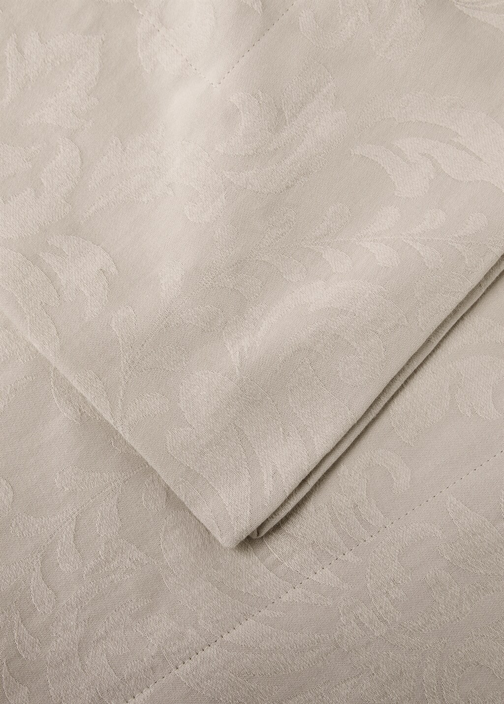 Floral jacquard cotton tablecloth for 8 to 10 diners