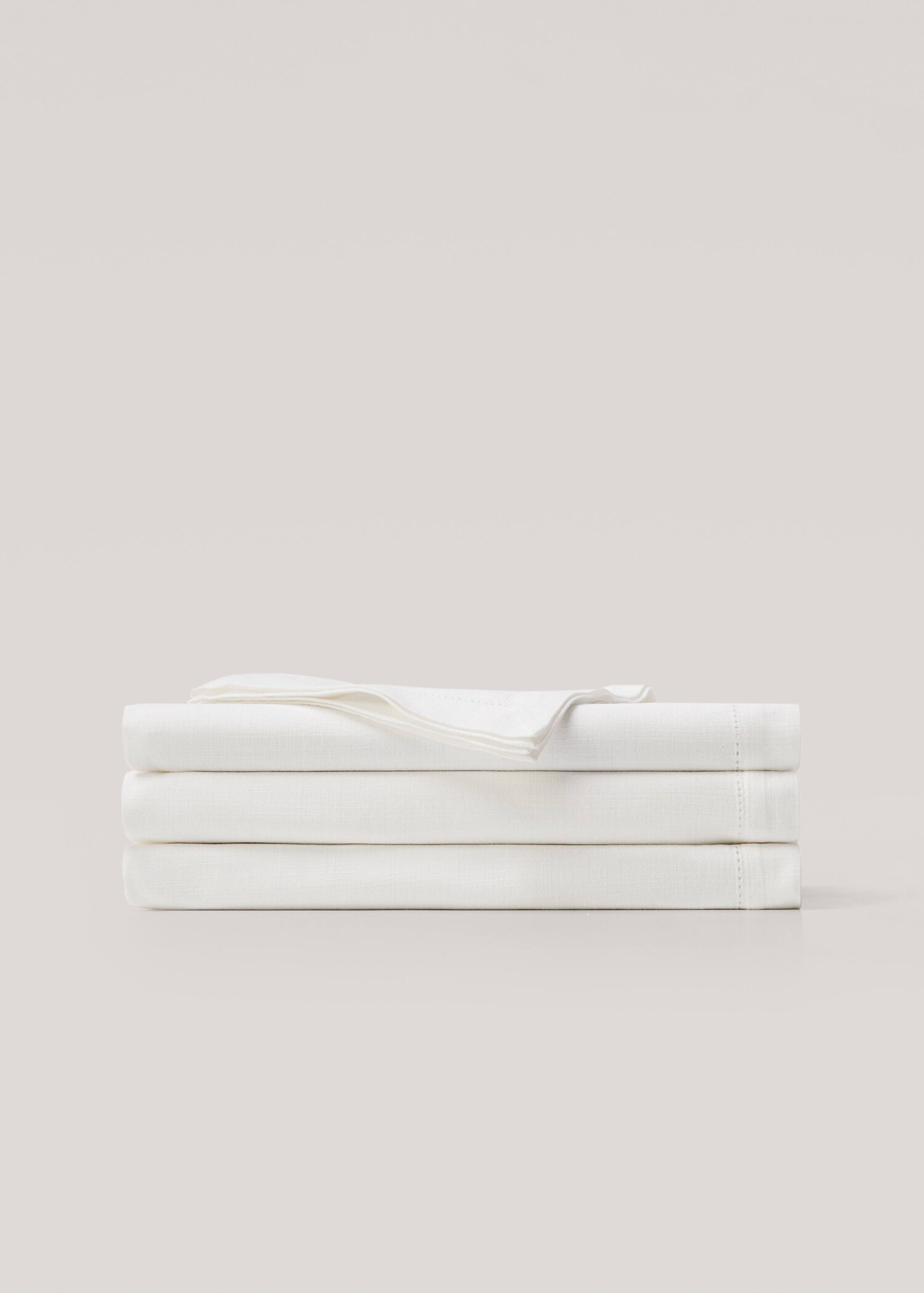 Cotton vanilla tablecloth for 6 to 8 diners - Article without model