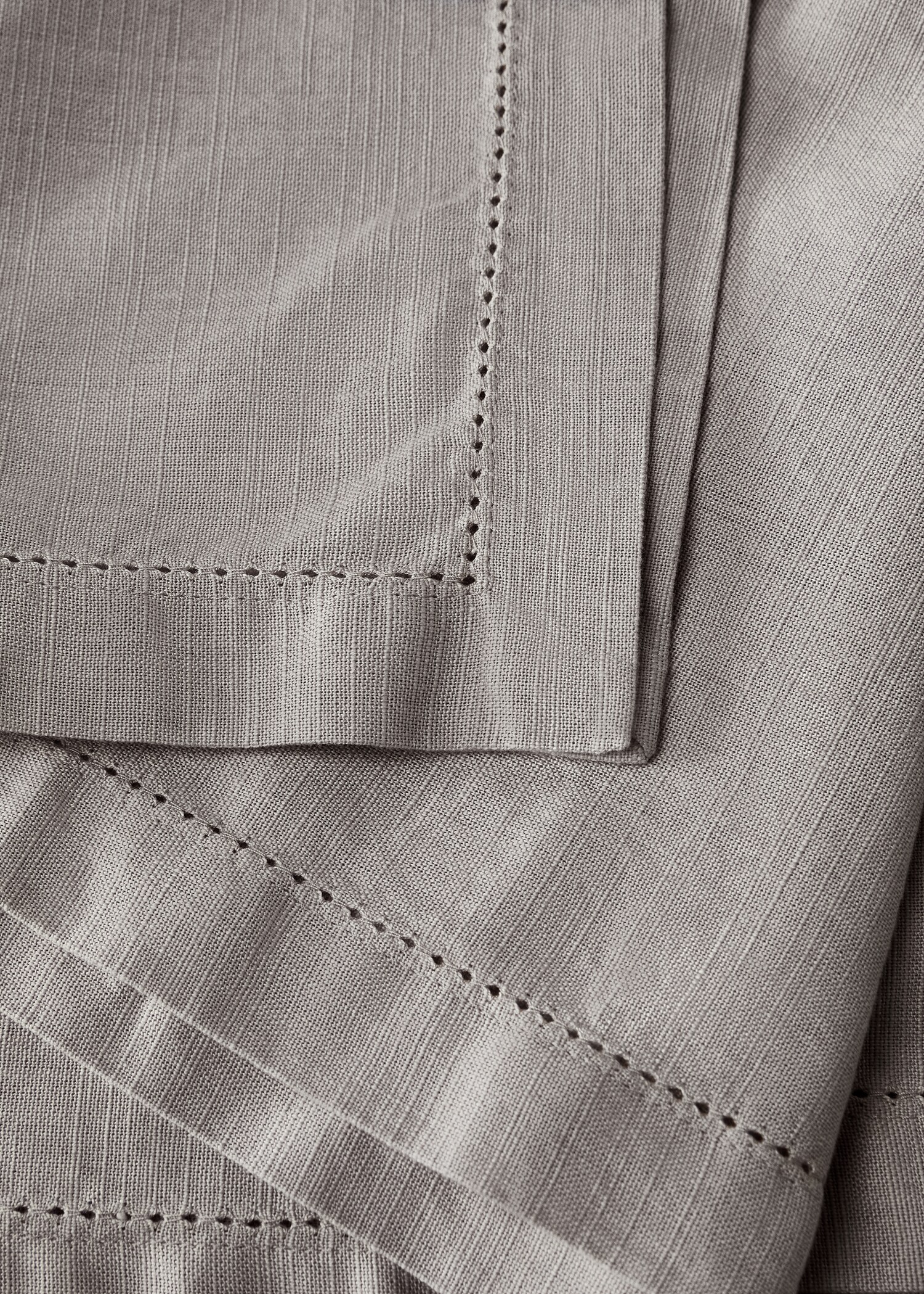 Cotton vanilla tablecloth for 6 to 8 diners - Details of the article 1