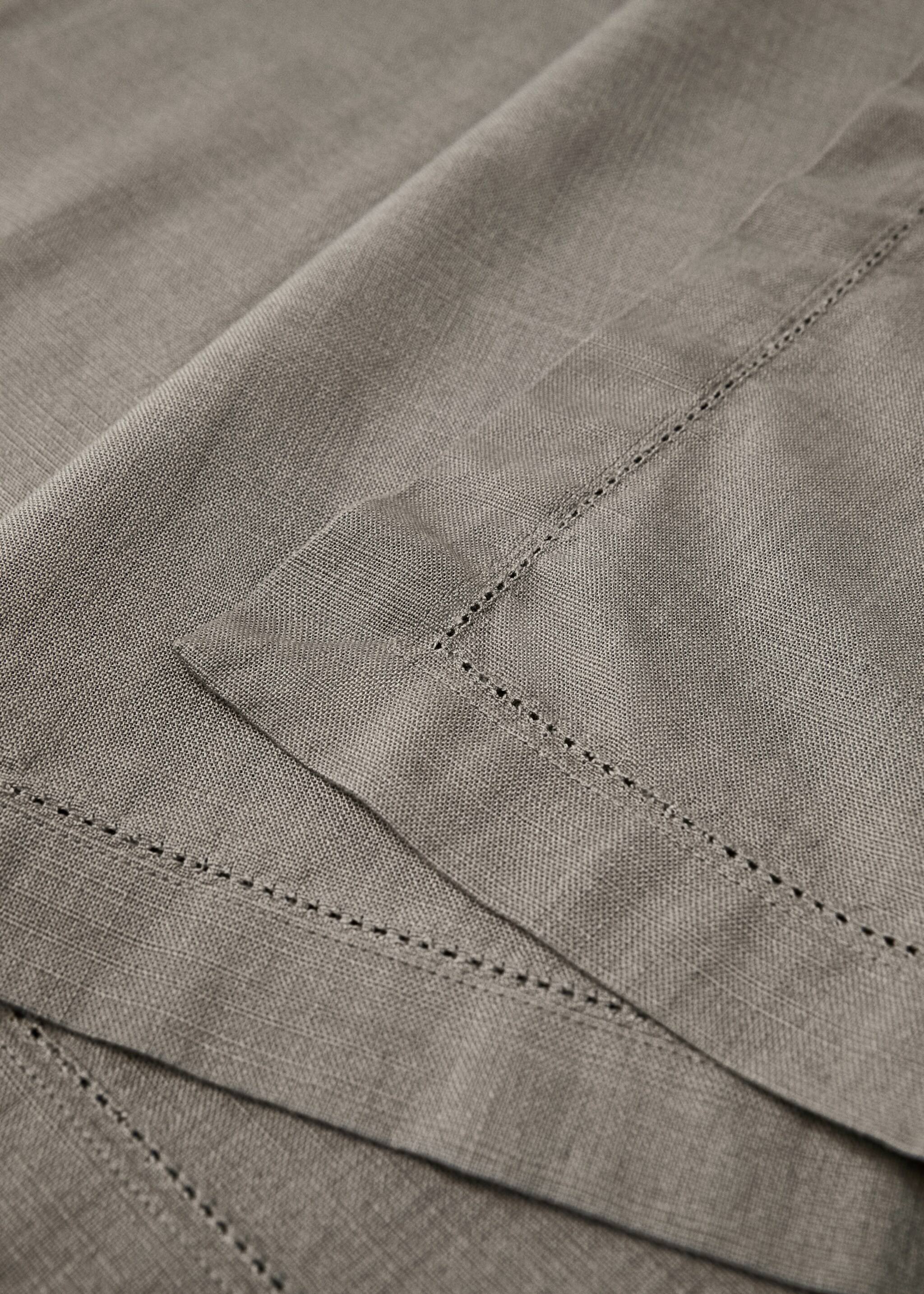 Cotton vanilla tablecloth for 6 to 8 diners - Details of the article 1