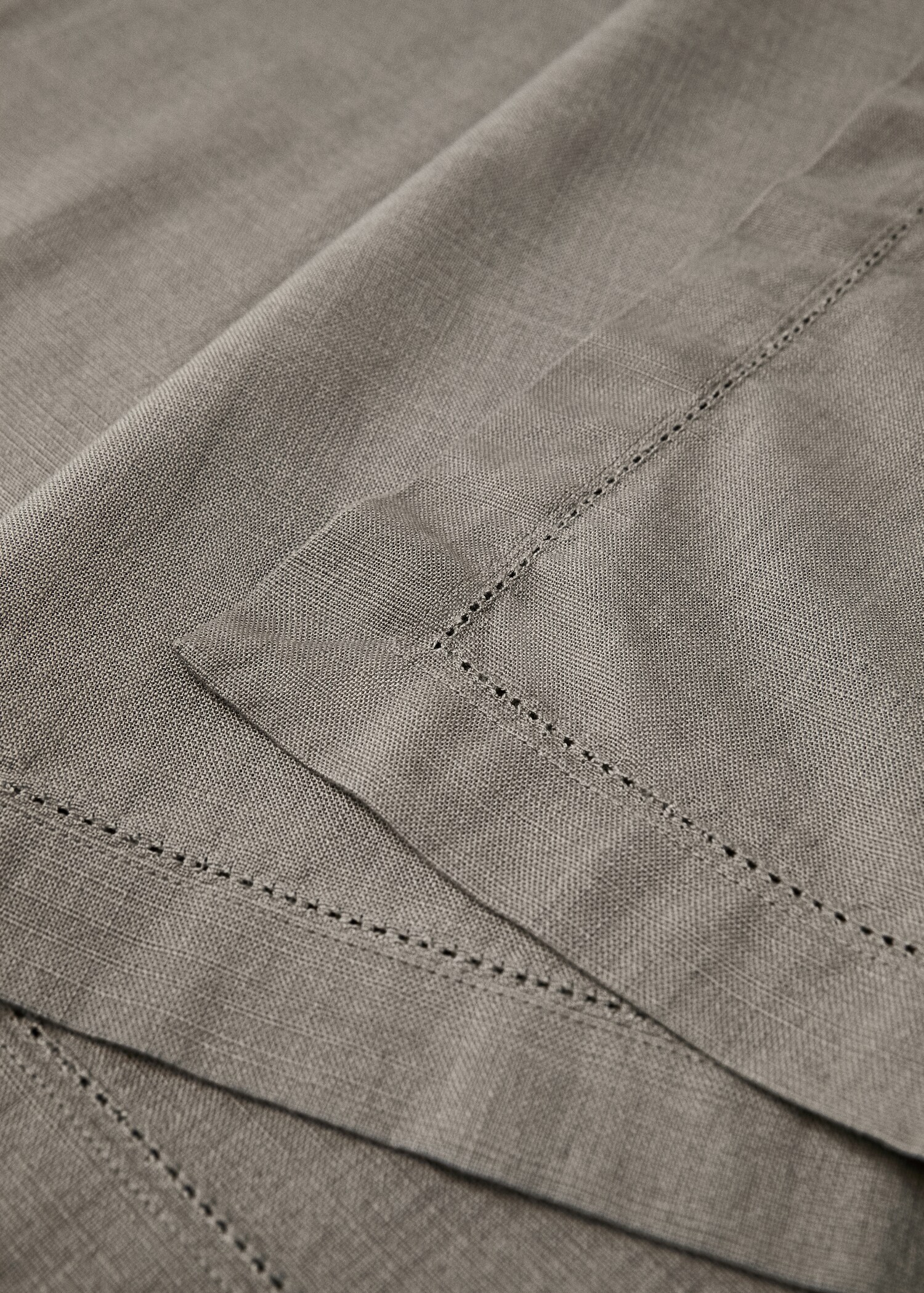 Cotton vanilla tablecloth for 6 to 8 diners - Details of the article 1