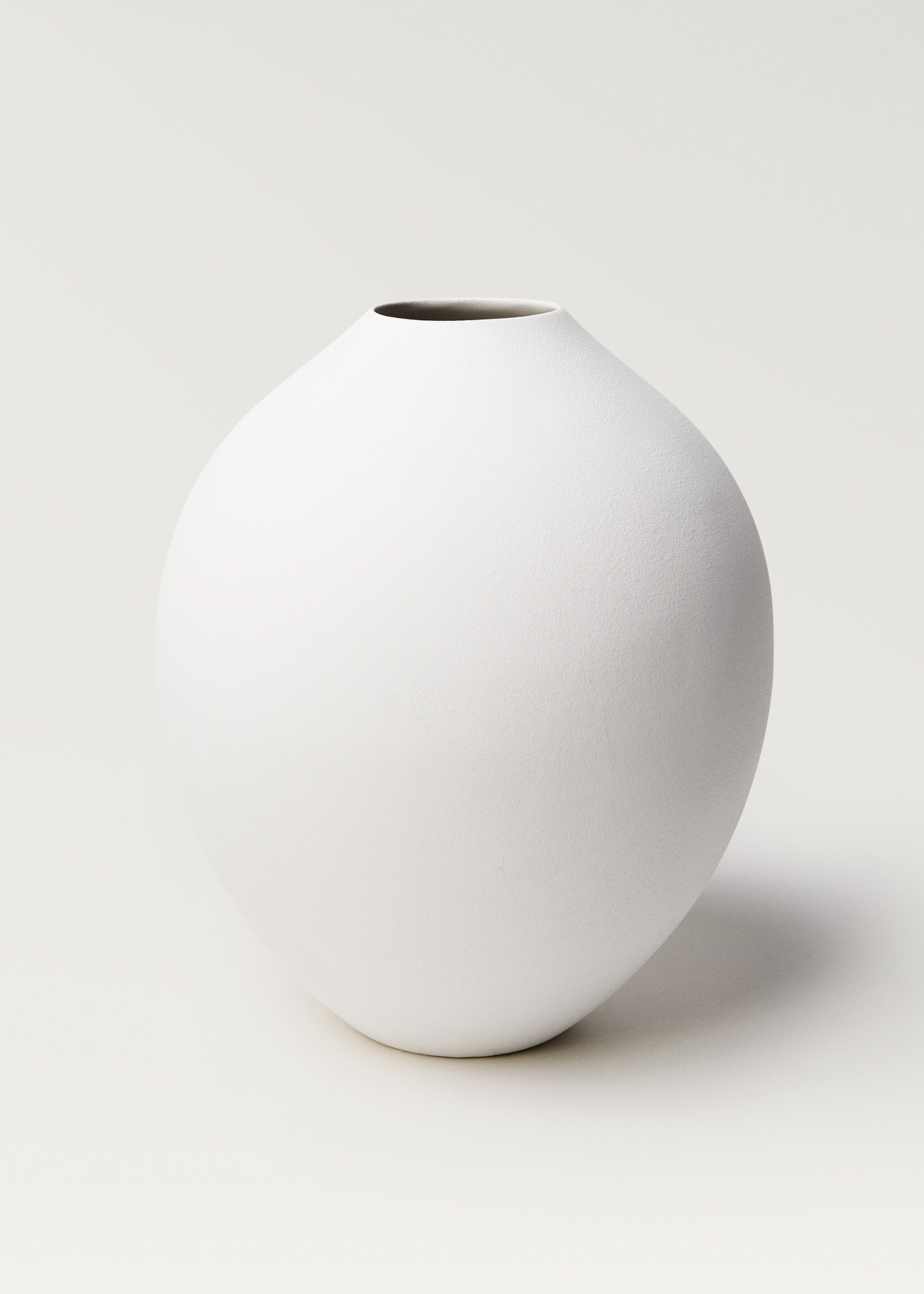 Large matte-finish earthenware vase - Article without model
