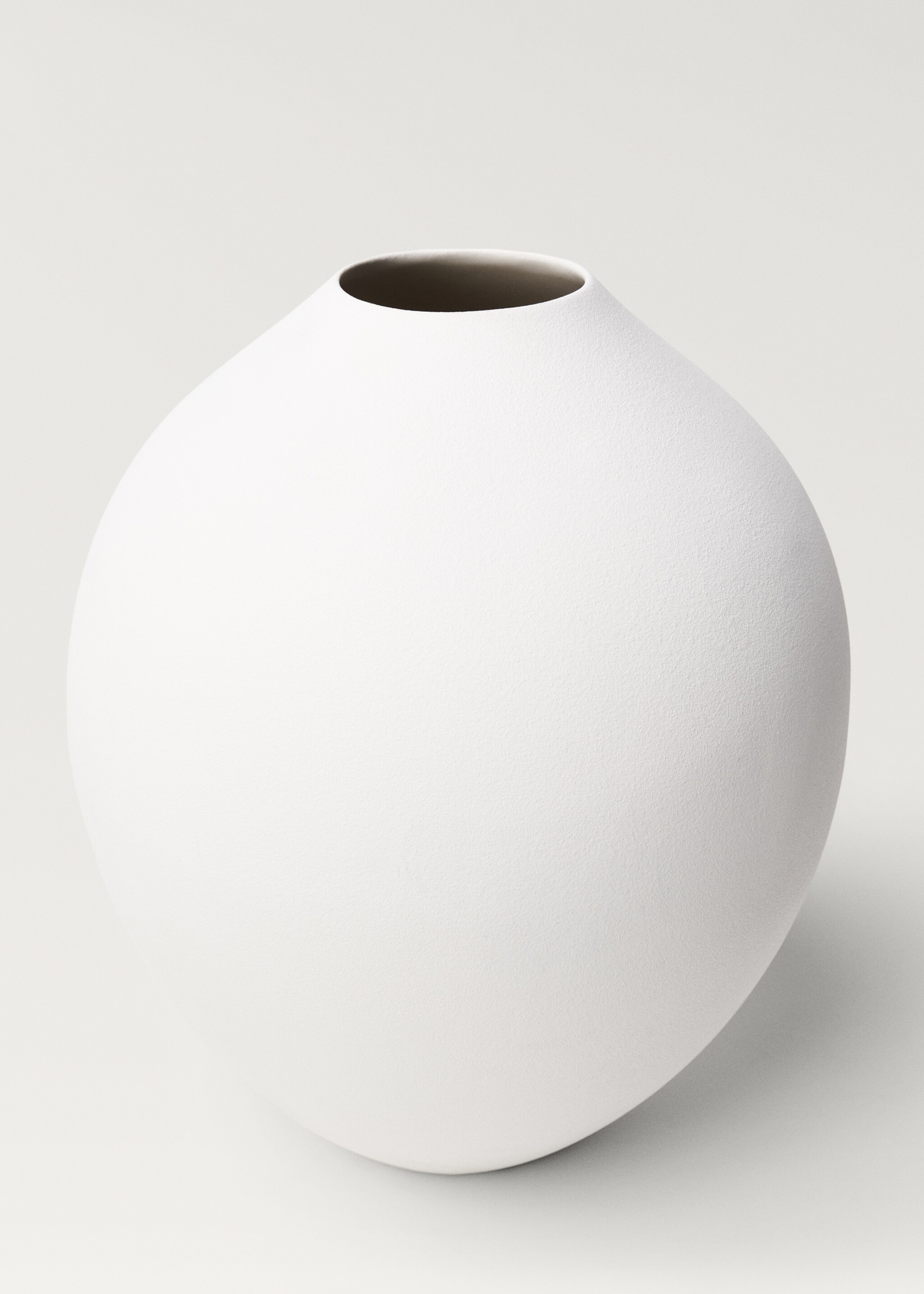 Large matte-finish earthenware vase - Details of the article 3