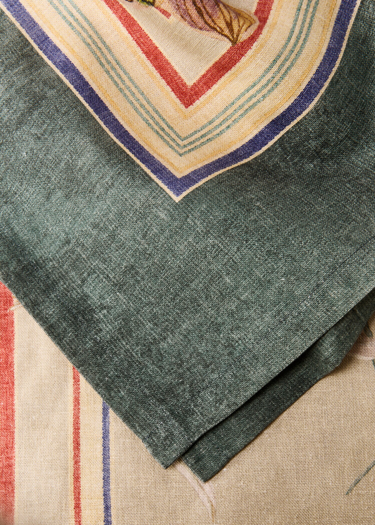 Cotton linen floral-print tablecloth for 6 to 8 diners - Details of the article 1