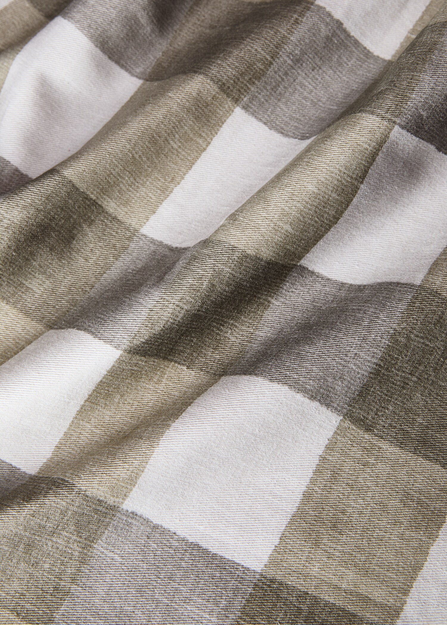 Round check-print cotton tablecloth for 6 to 8 diners - Details of the article 2