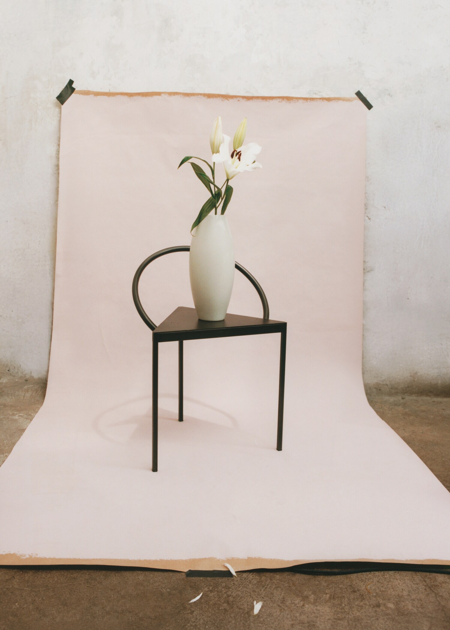 Medium oval earthenware vase - Details of the article 6