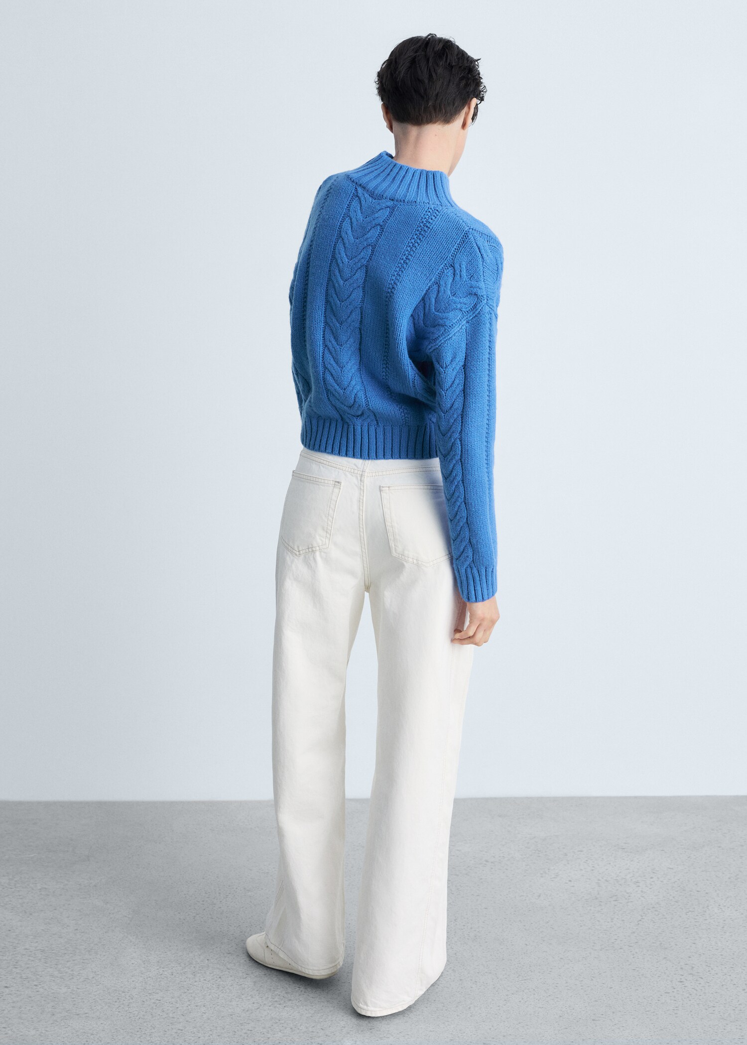 Zopfmusterpullover mit halbhohem Kragen - Rückseite des Artikels