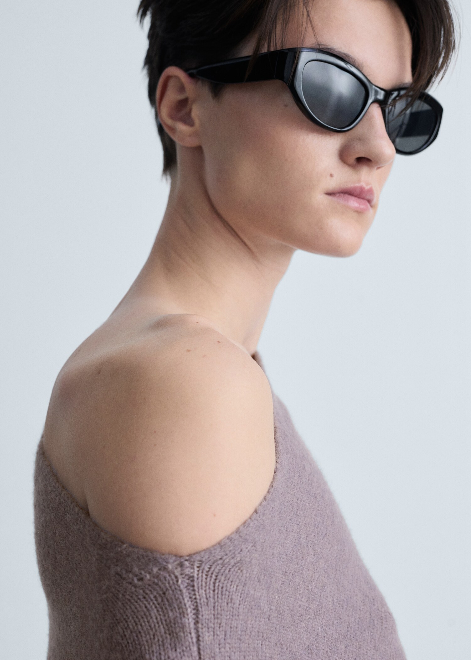 Asymmetrical wool-blend sweater - Details of the article 1