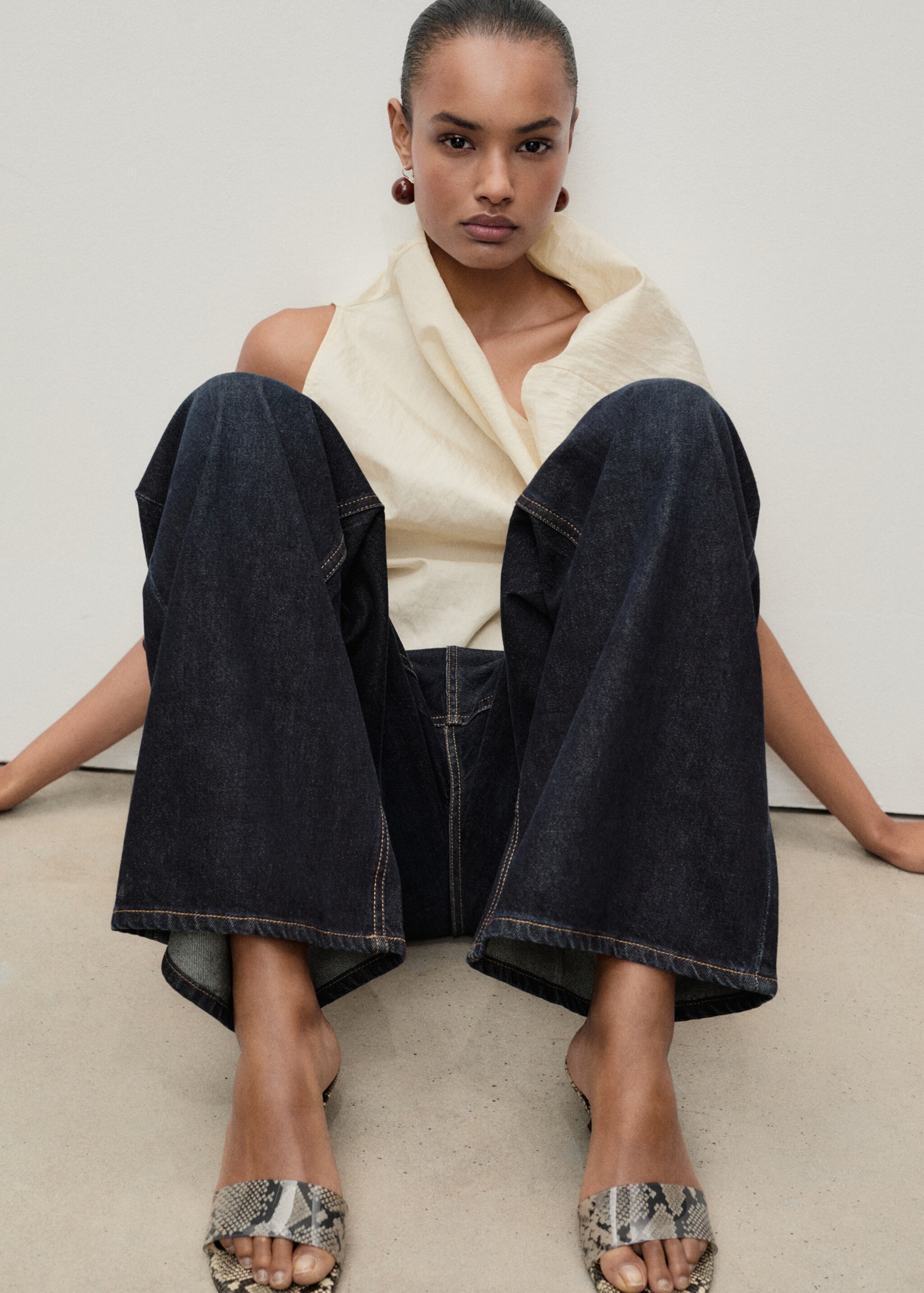 Low-rise rinse-wash wide-leg jeans - Details of the article 2