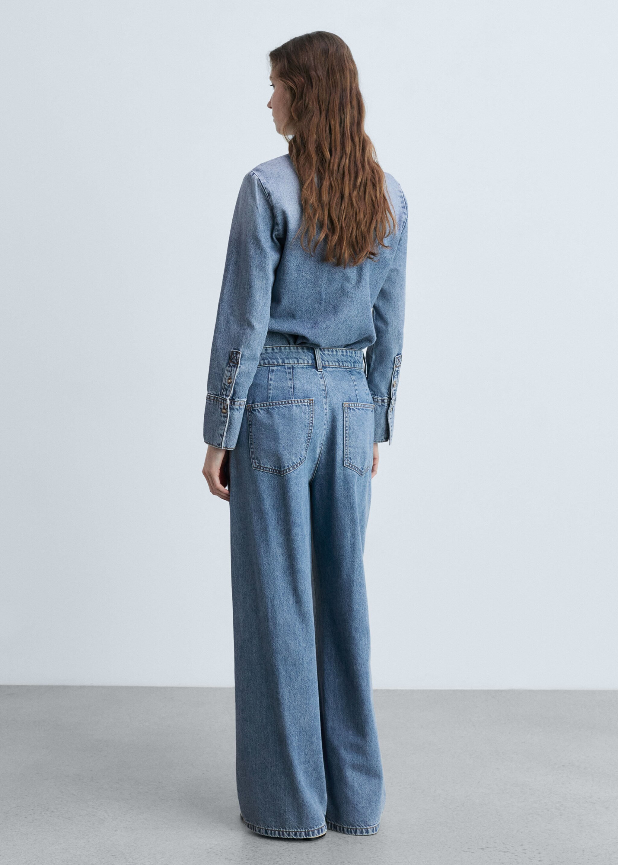 Wide-leg pleated jeans - Reverse of the article