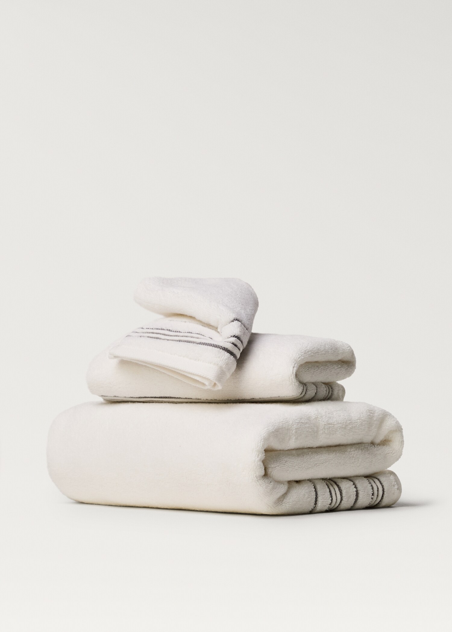 Bath towel with striped trim - Article without model