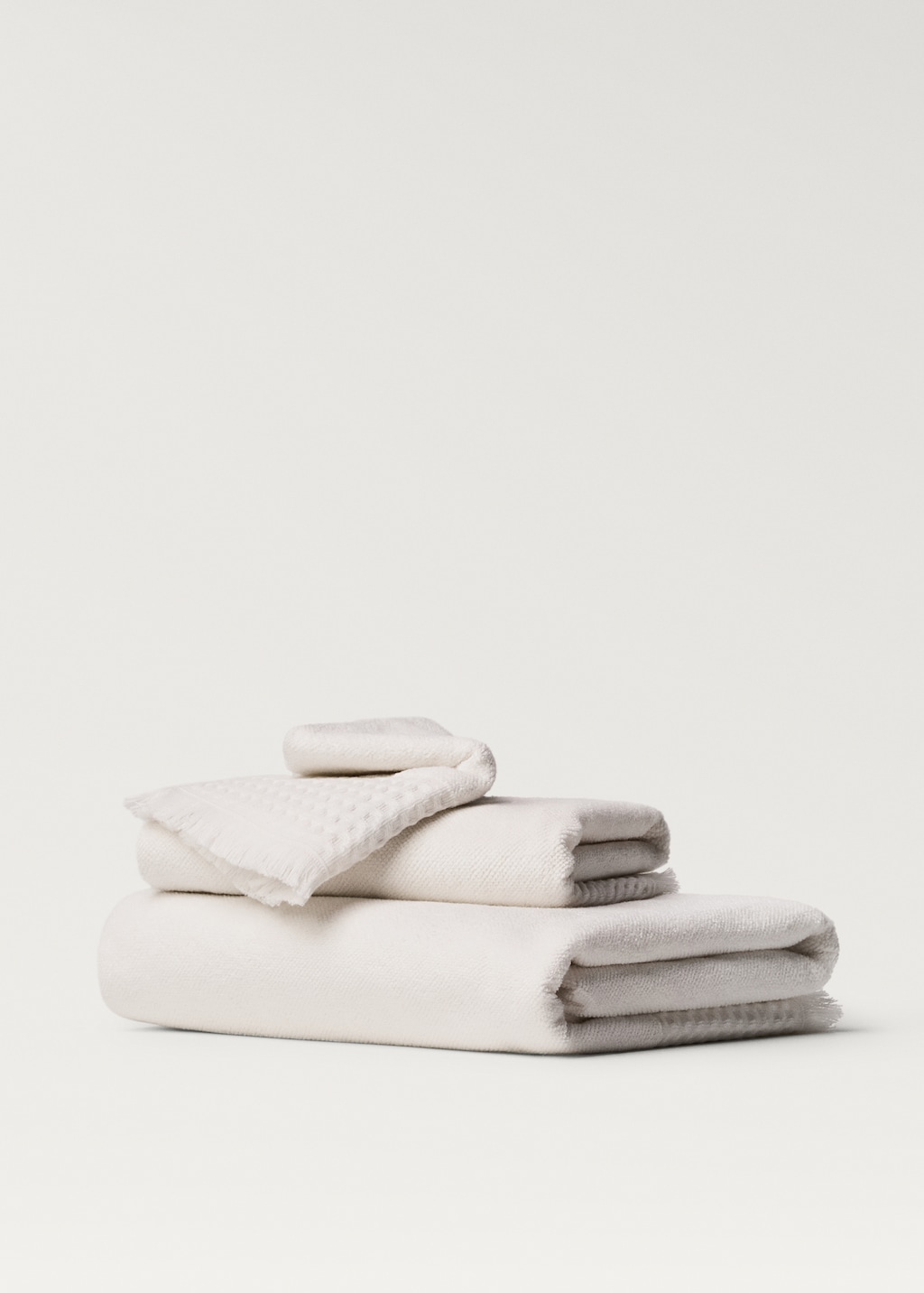 Washbasin towel with waffle trim and fringe