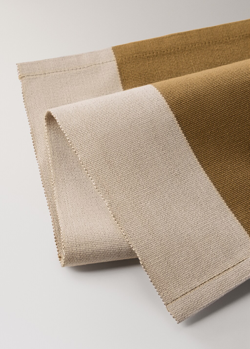 Cotton yarn-dyed striped placemat