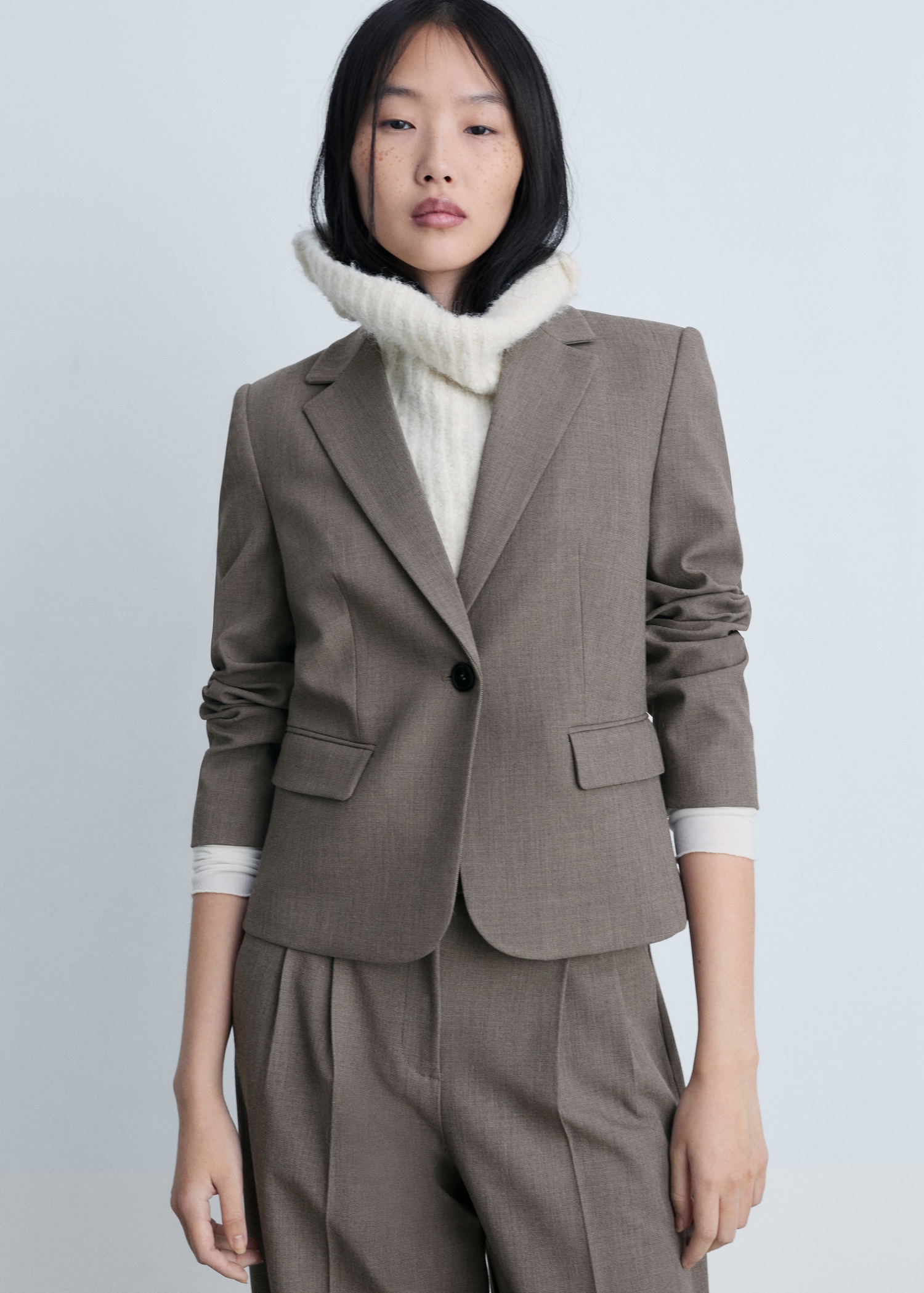 Crop suit blazer Women MANGO Japan - Main Image
