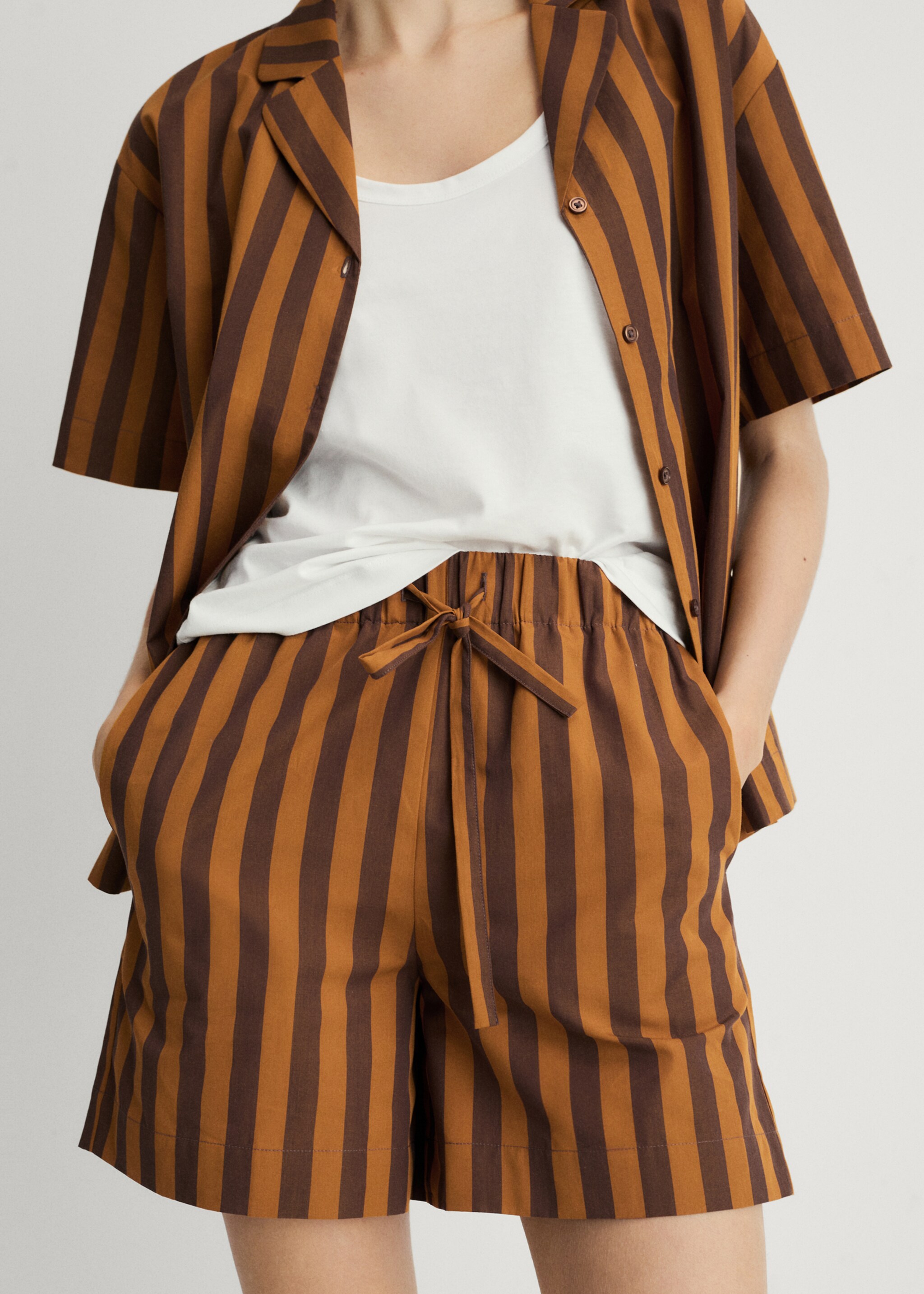 Woven two-tone striped shorts - Medium plane