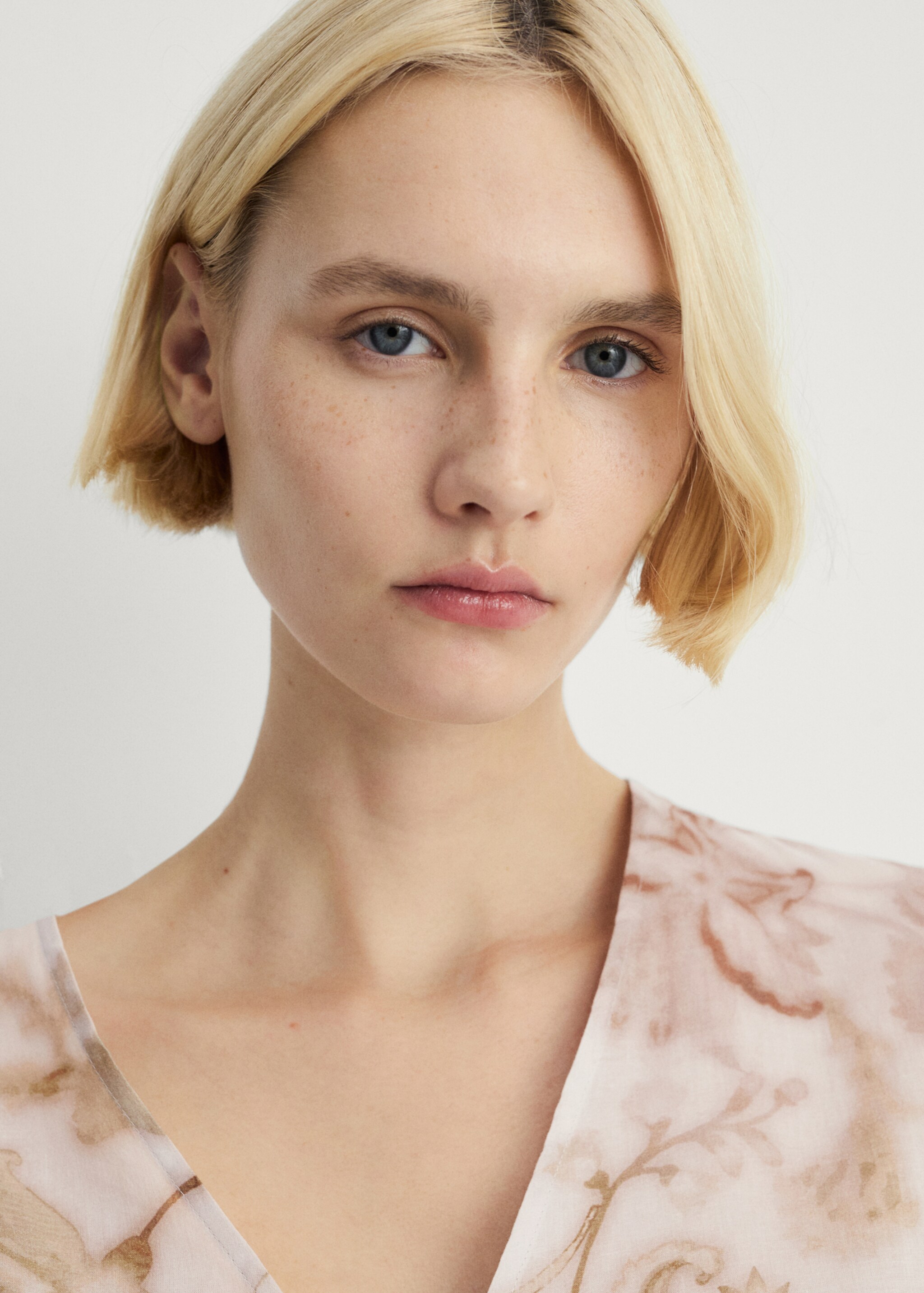 Pyjama top with floral detail - Details of the article 1