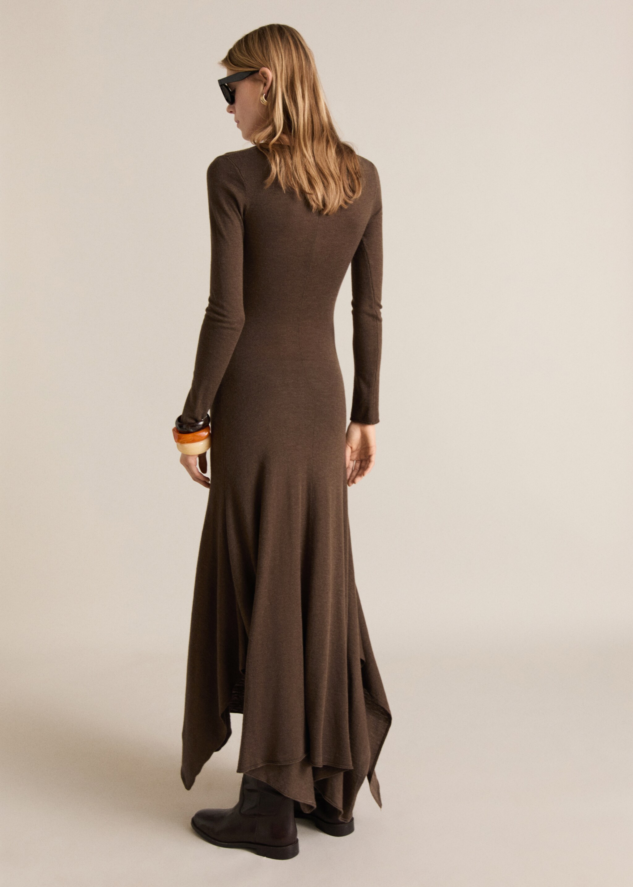Vestido punto bajo asimétrico - Reverso del artículo