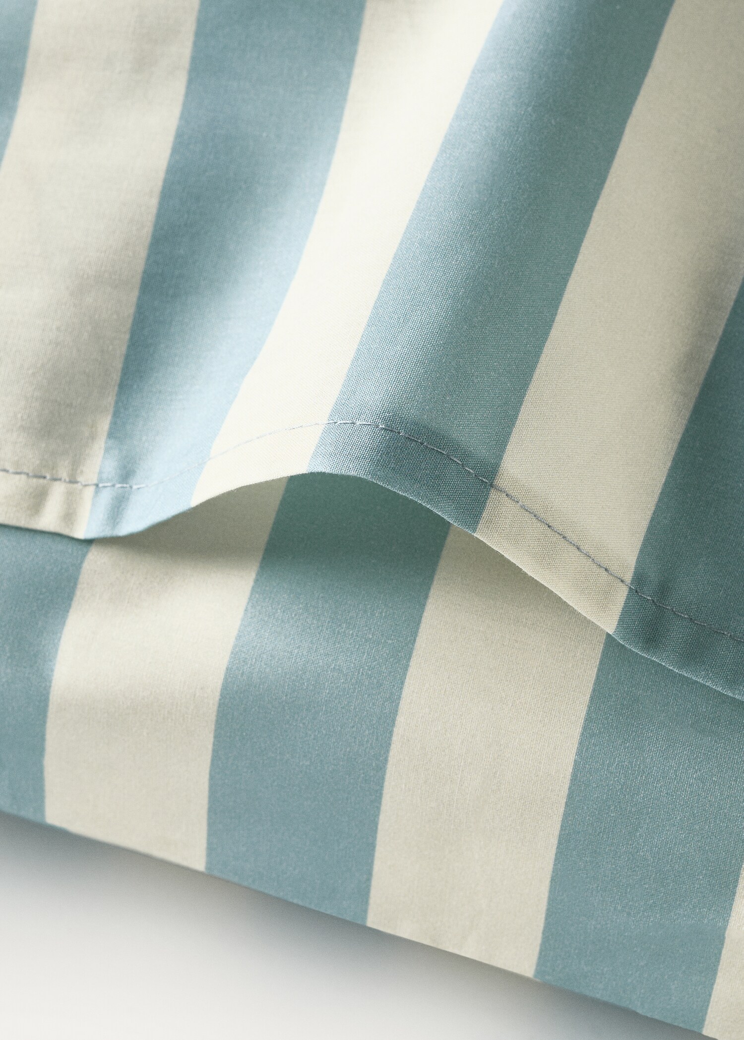 Cotton percale thick-striped children's pillowcase, 60x60 cm - Details of the article 2