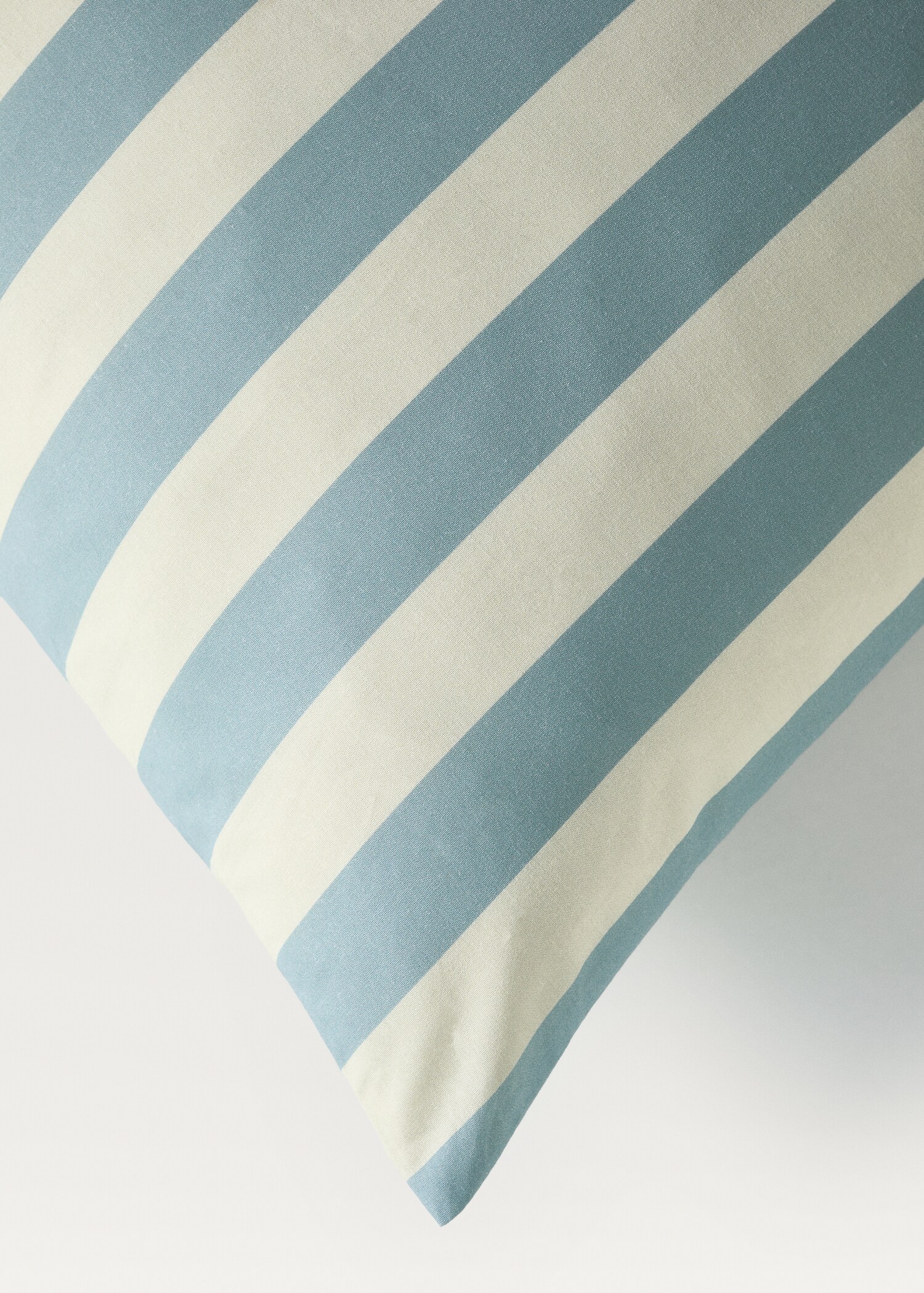 Cotton percale thick-striped children's pillowcase, 60x60 cm - Details of the article 3