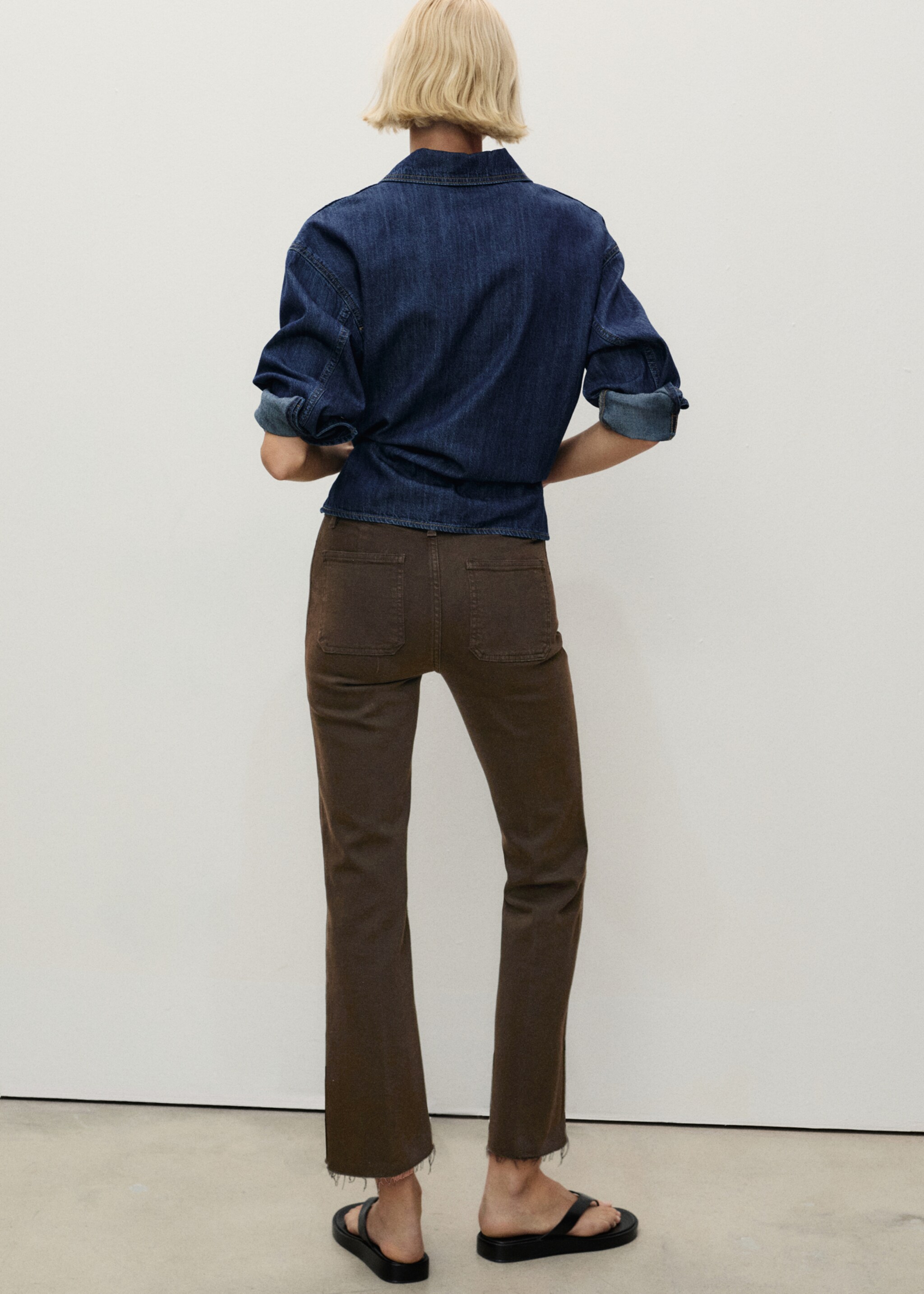 Jeans flare crop bolsillos - Reverso del artículo