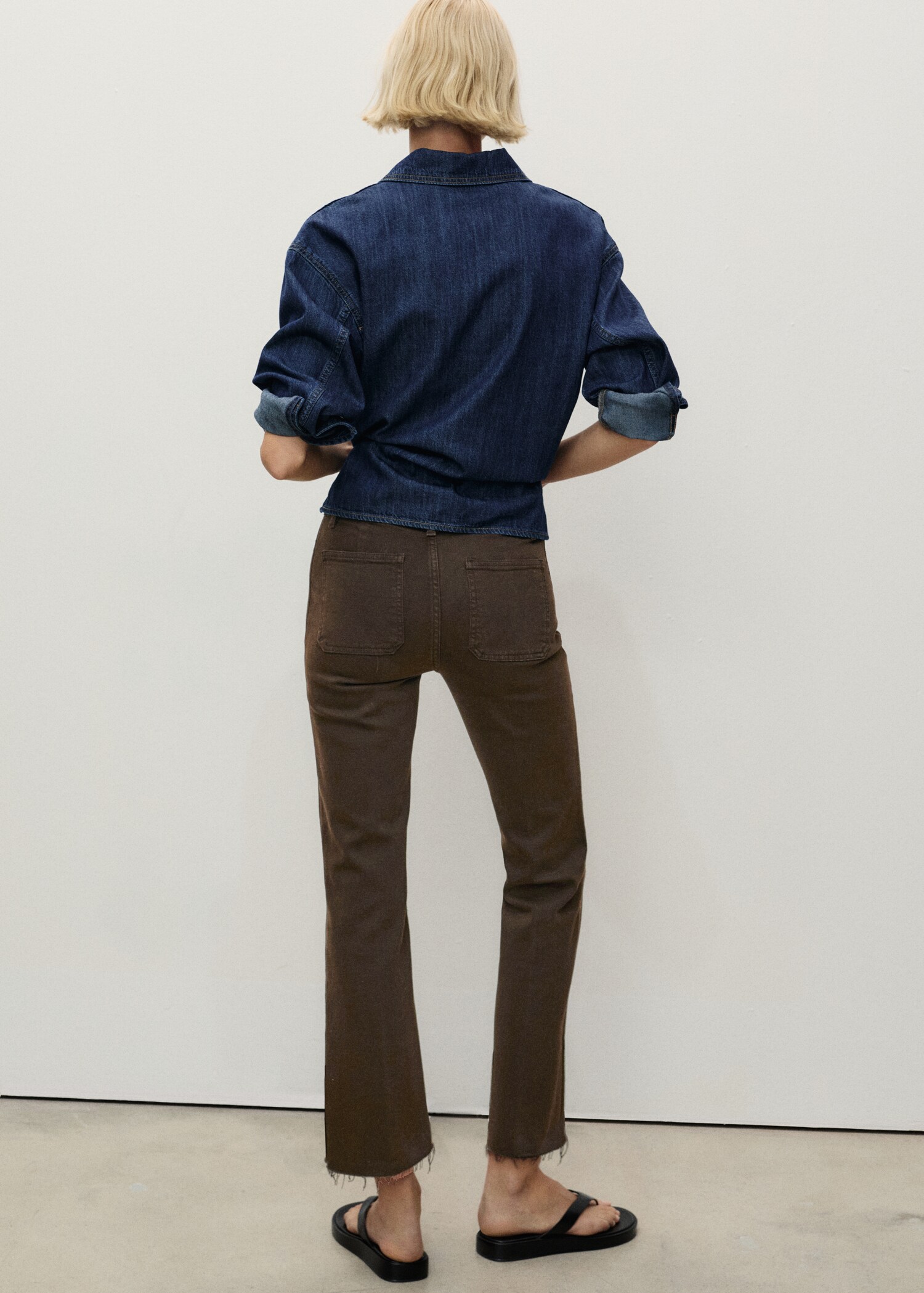 Jeans flare crop bolsillos - Reverso del artículo