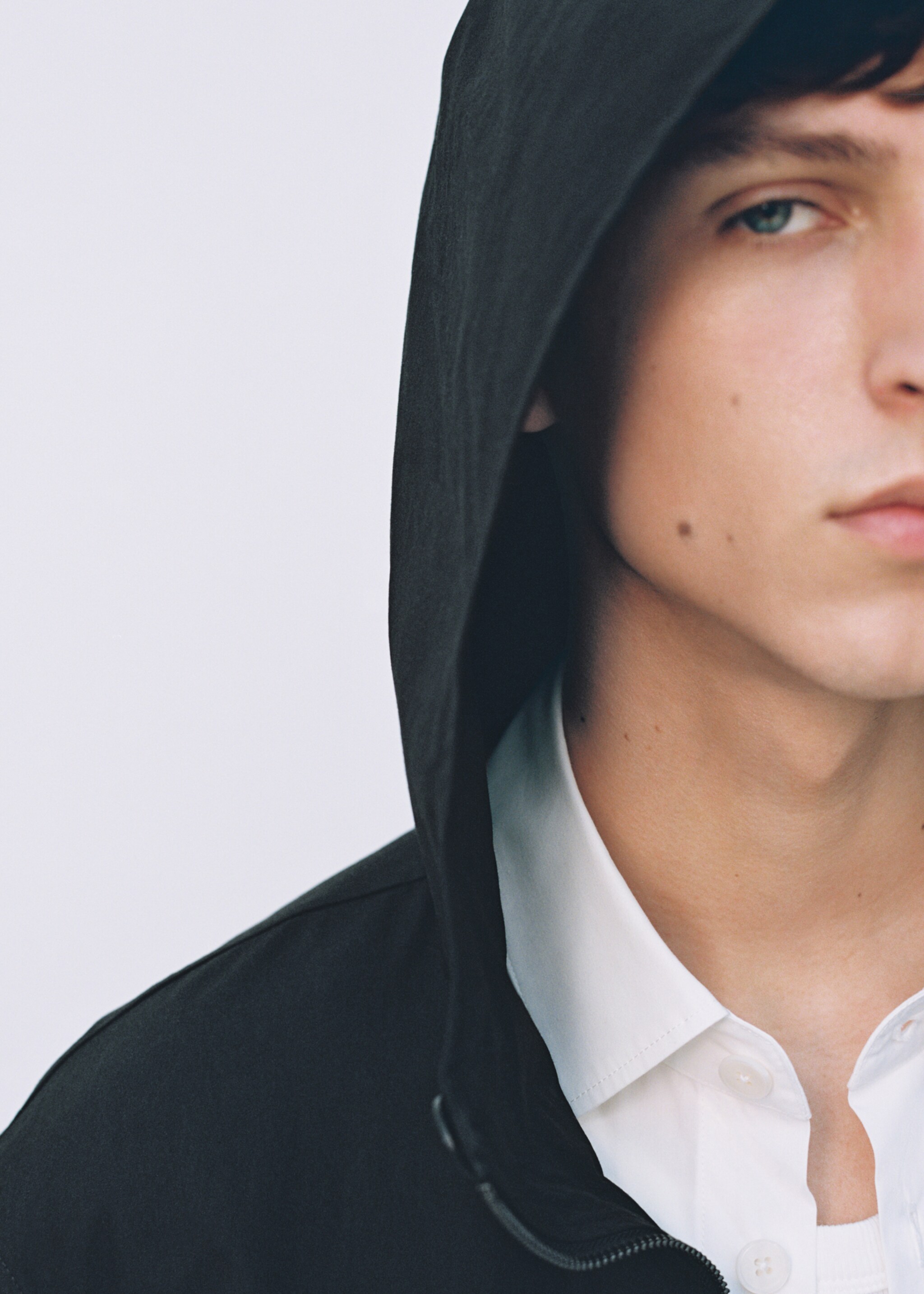 Trench coat with belt and hood - Details of the article 5