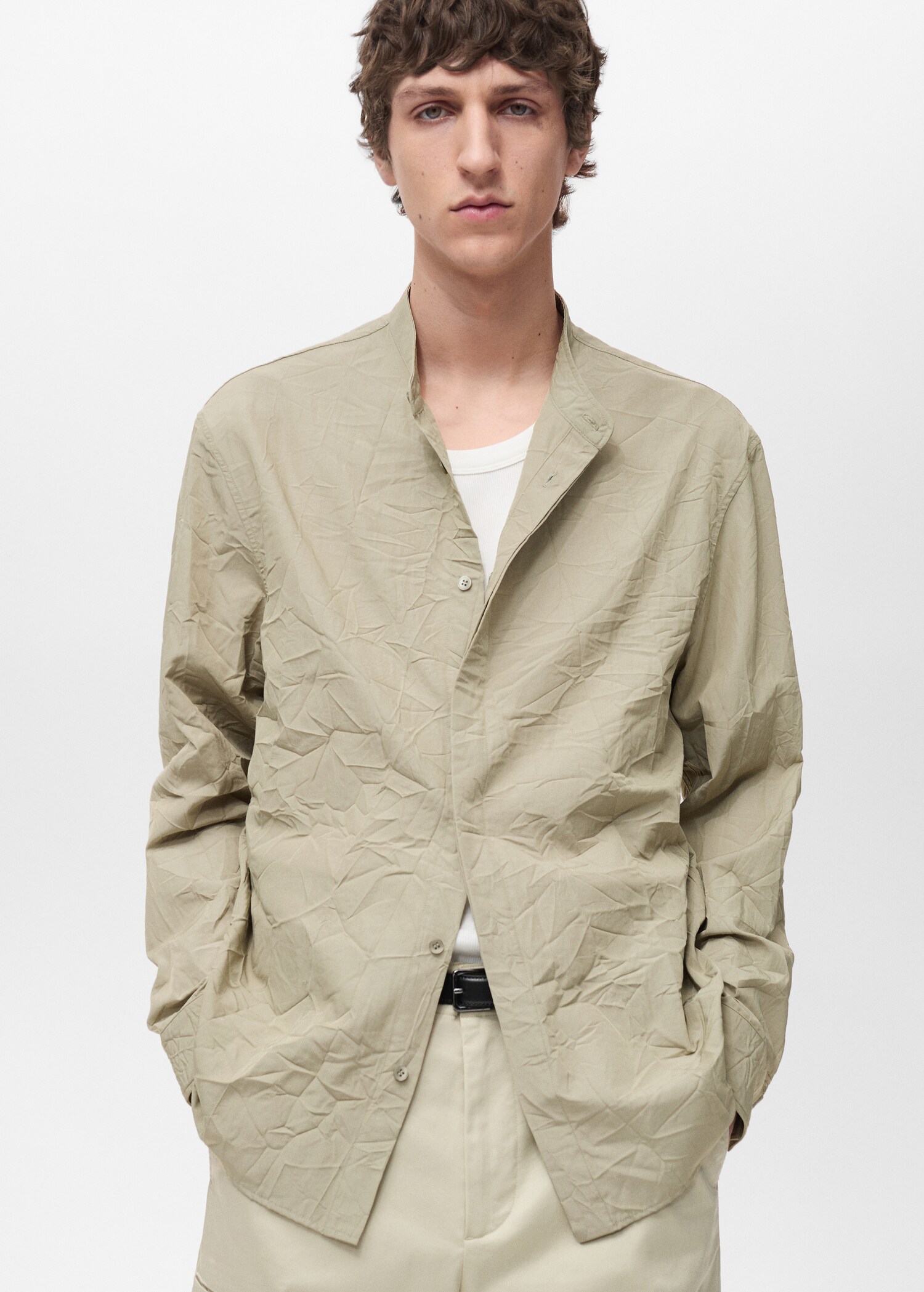 Camisa cuello mao efecto arrugado - Plano medio