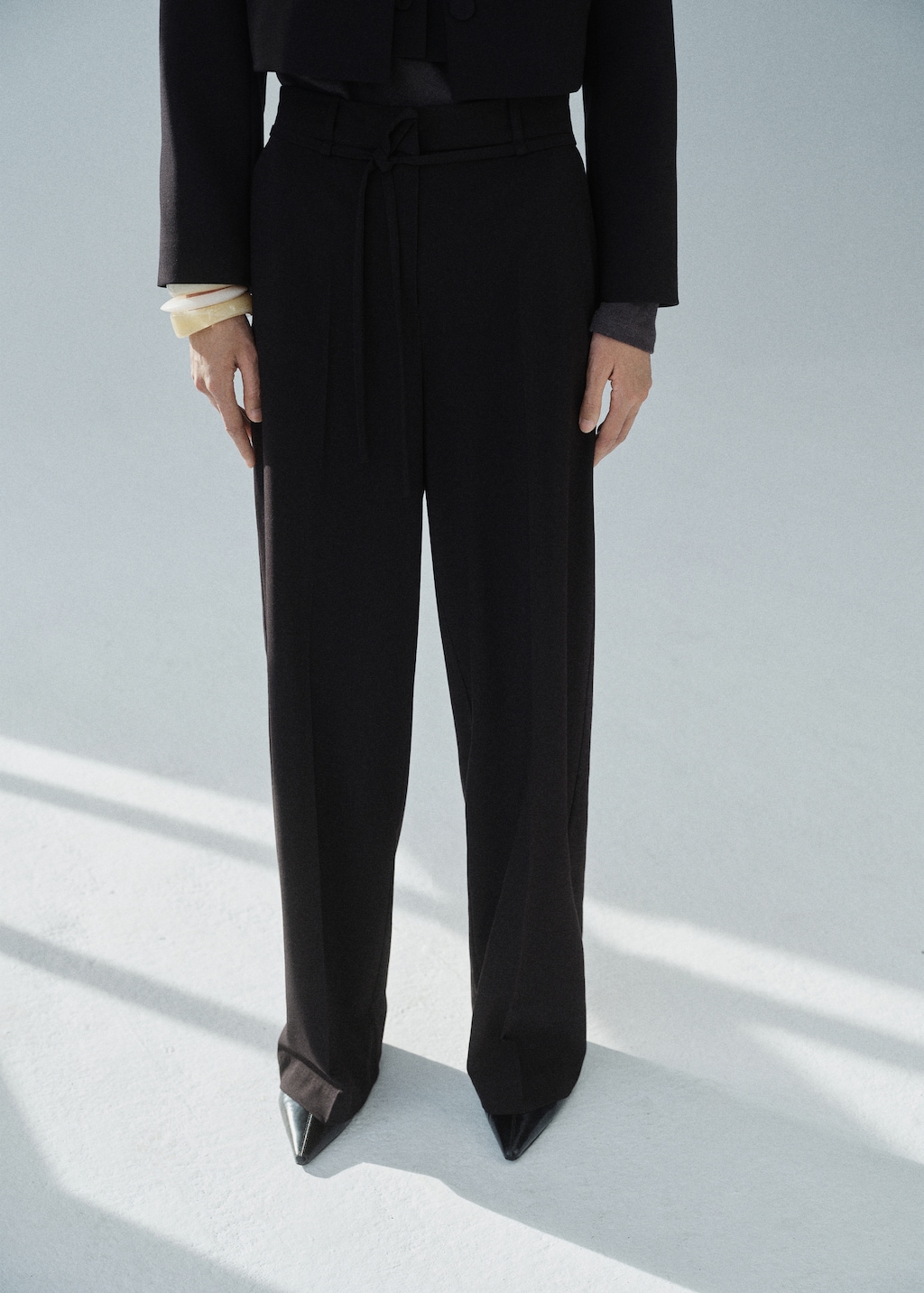 Pantalón traje recto lazo