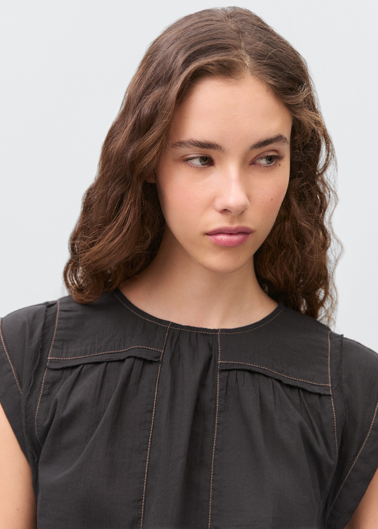 Decorative seam blouse - Details of the article 1