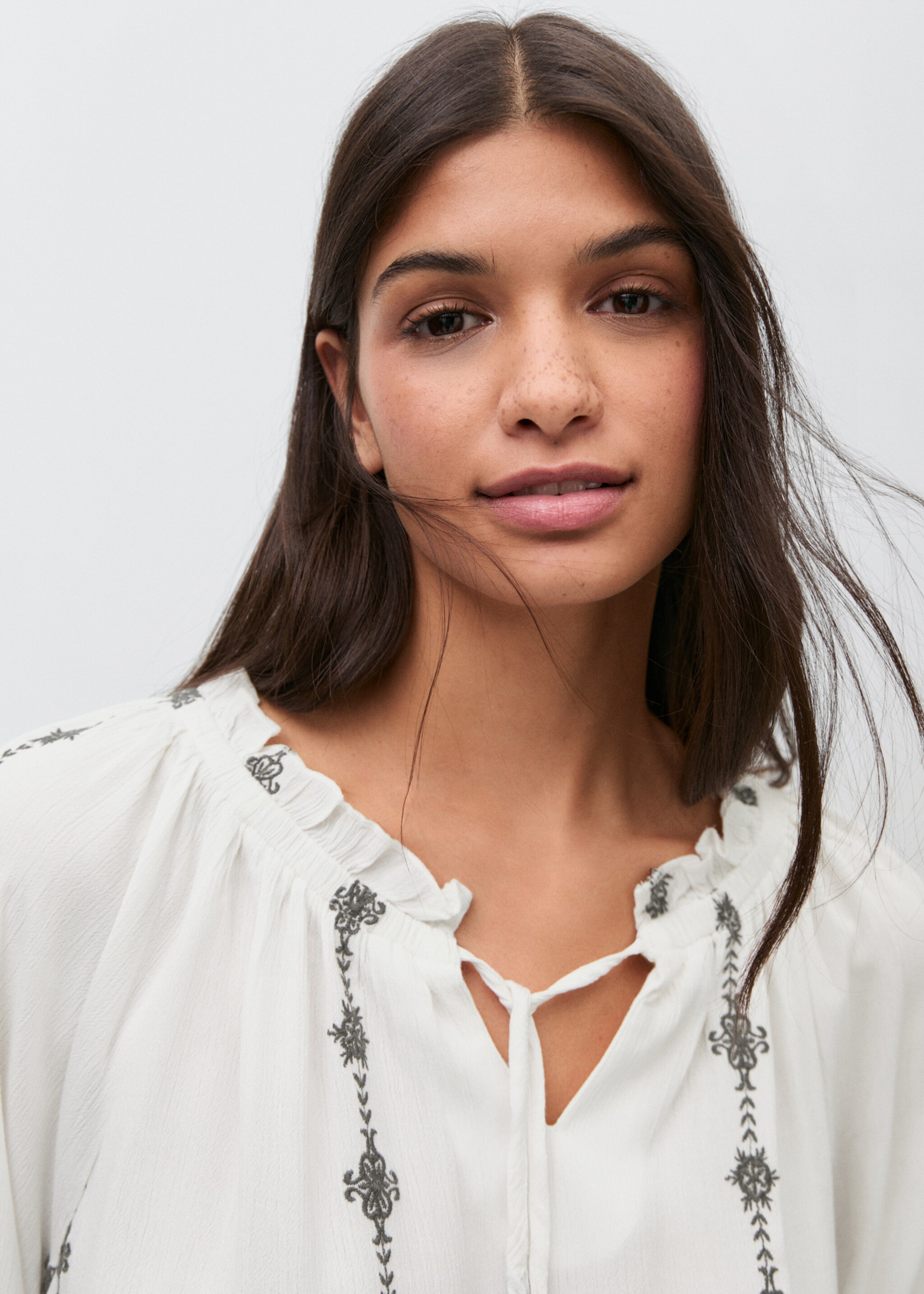 Embroidered oversized blouse - Details of the article 1