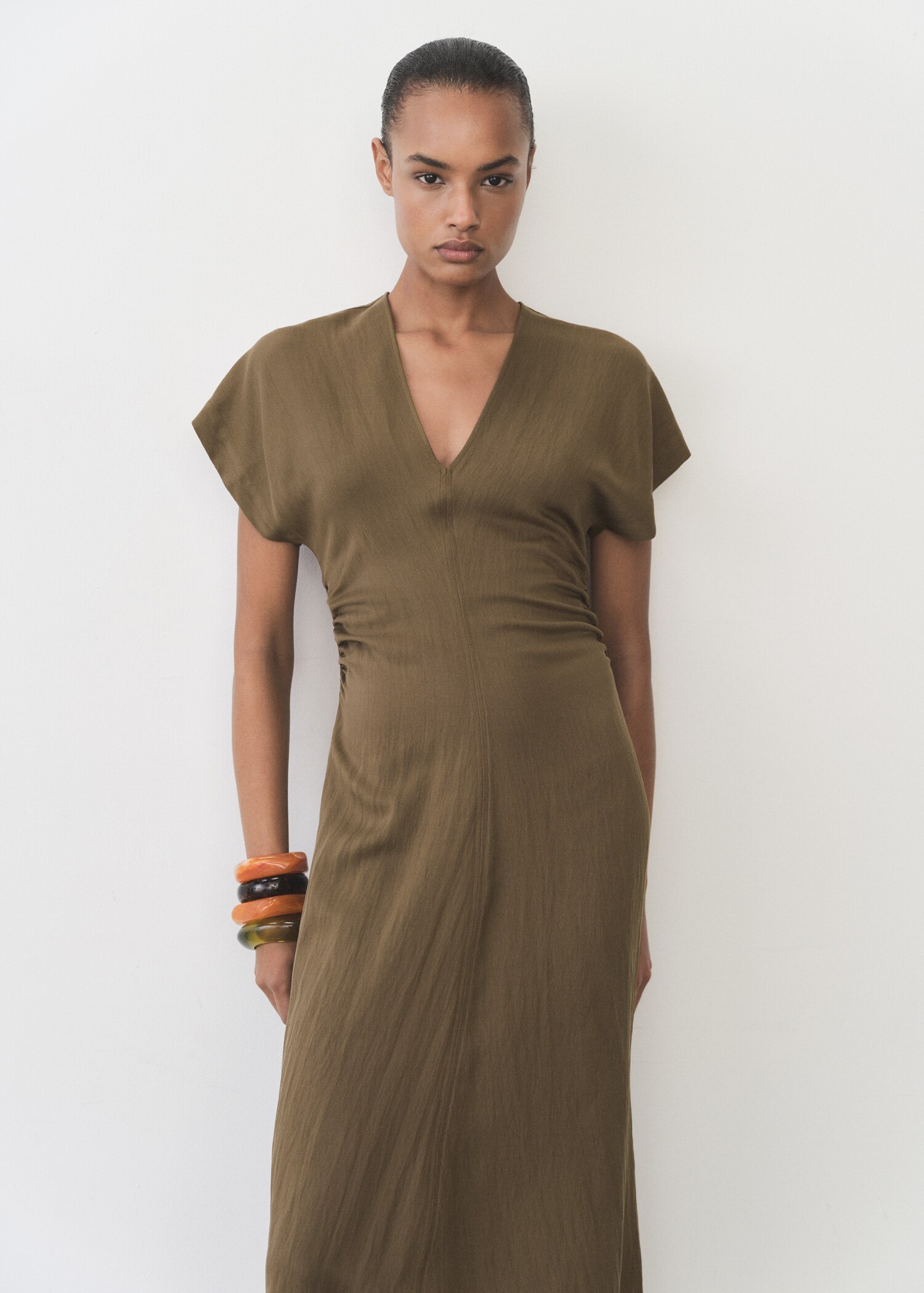 Vestido mezcla lyocell detalles drapeados - Plano medio